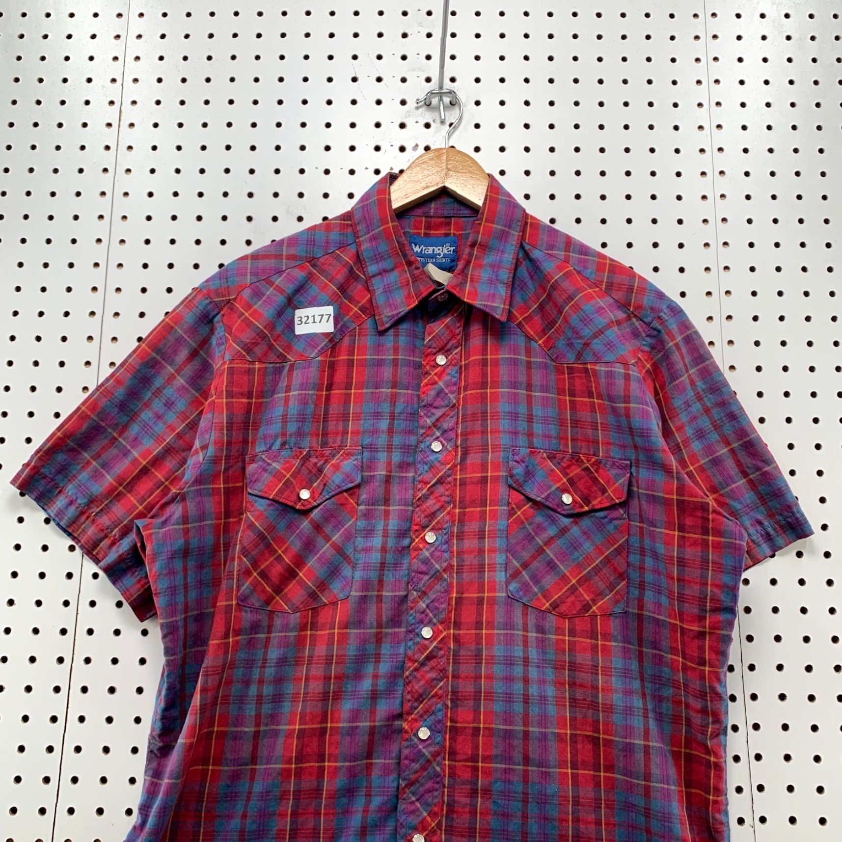 Wrangler VINTAGE Wrangler Western Snap Shirt Mens Large Red Blue Plaid Short Sleeve Size US L / EU 52-54 / 3 - 5 Thumbnail