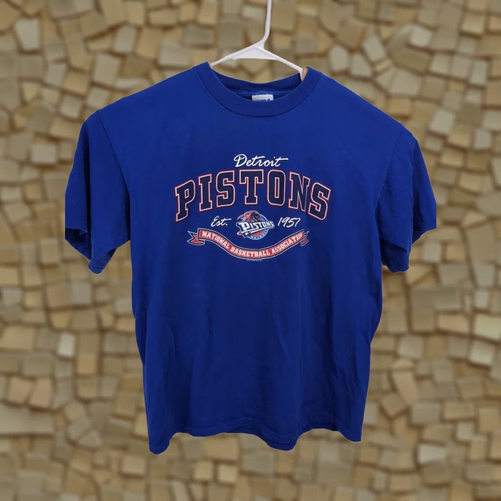 NBA VINTAGE NBA Detroit Pistons T-shirt Blue Large Mens Crew Neck Short Sleeve 90s Basketball Logo Size US L / EU 52-54 / 3 - 1 Thumbnail