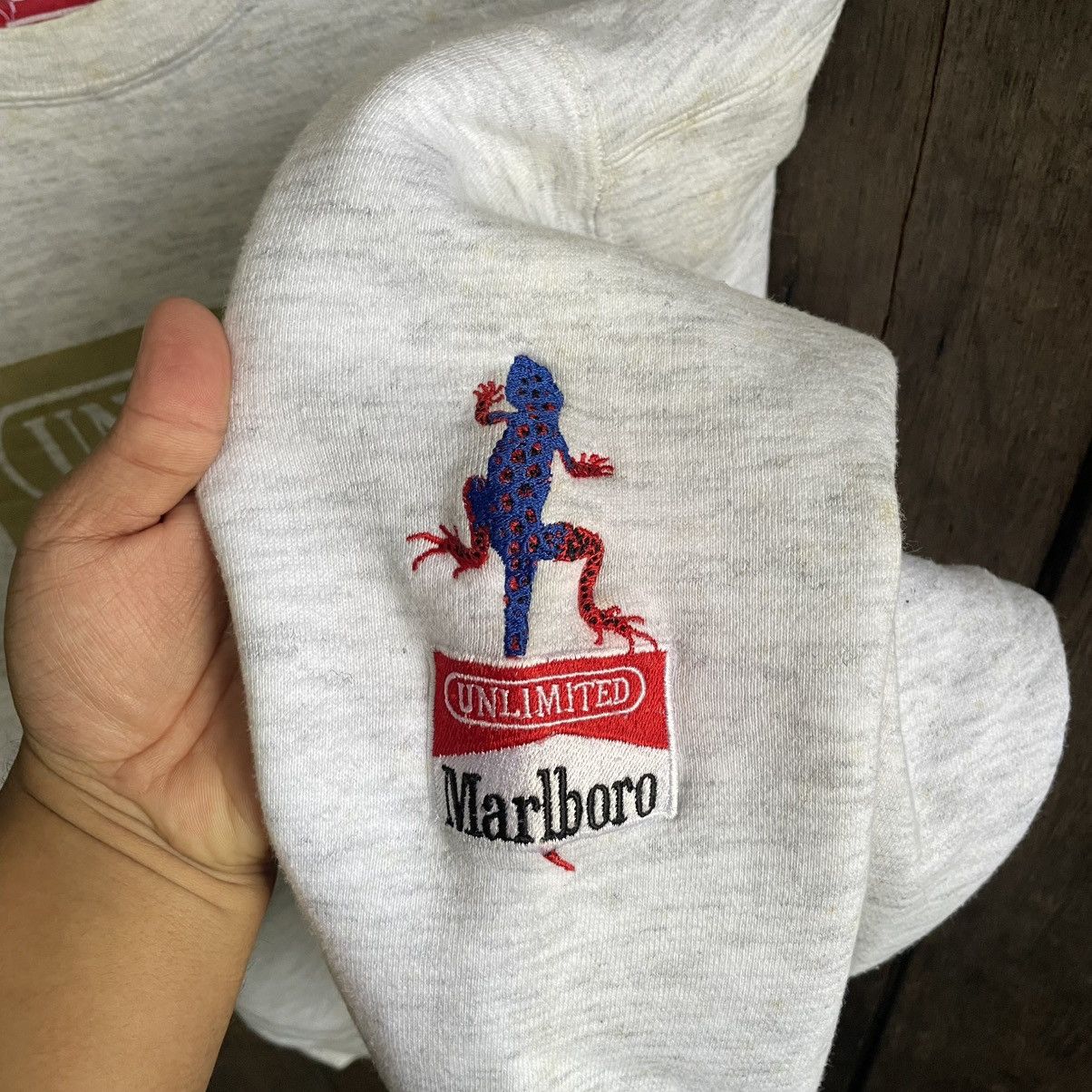 Marlboro Vintage Marlboro Big Logo Crewneck Sweatshirt Size US L / EU 52-54 / 3 - 4 Thumbnail