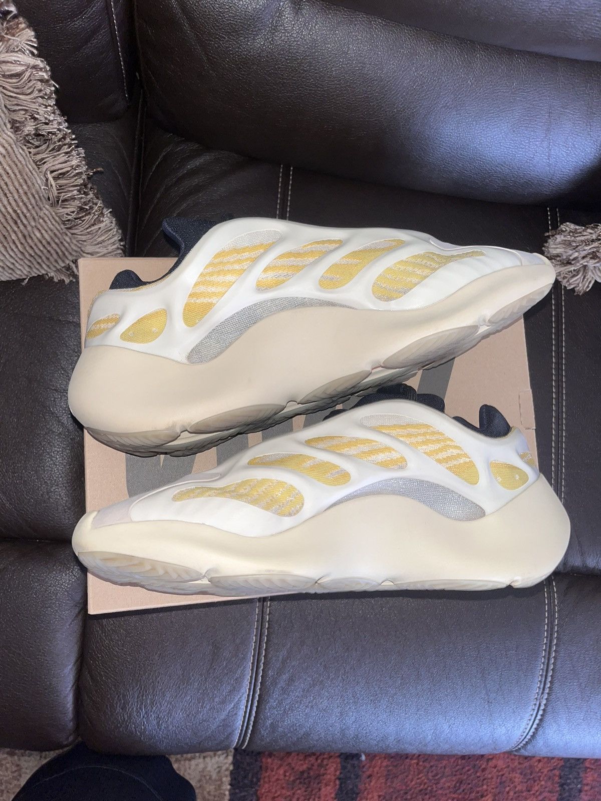Yeezy YEEZY 700 V3 - SEND OFFERS ‼️ Size US 9.5 / EU 42-43 - 2 Thumbnail