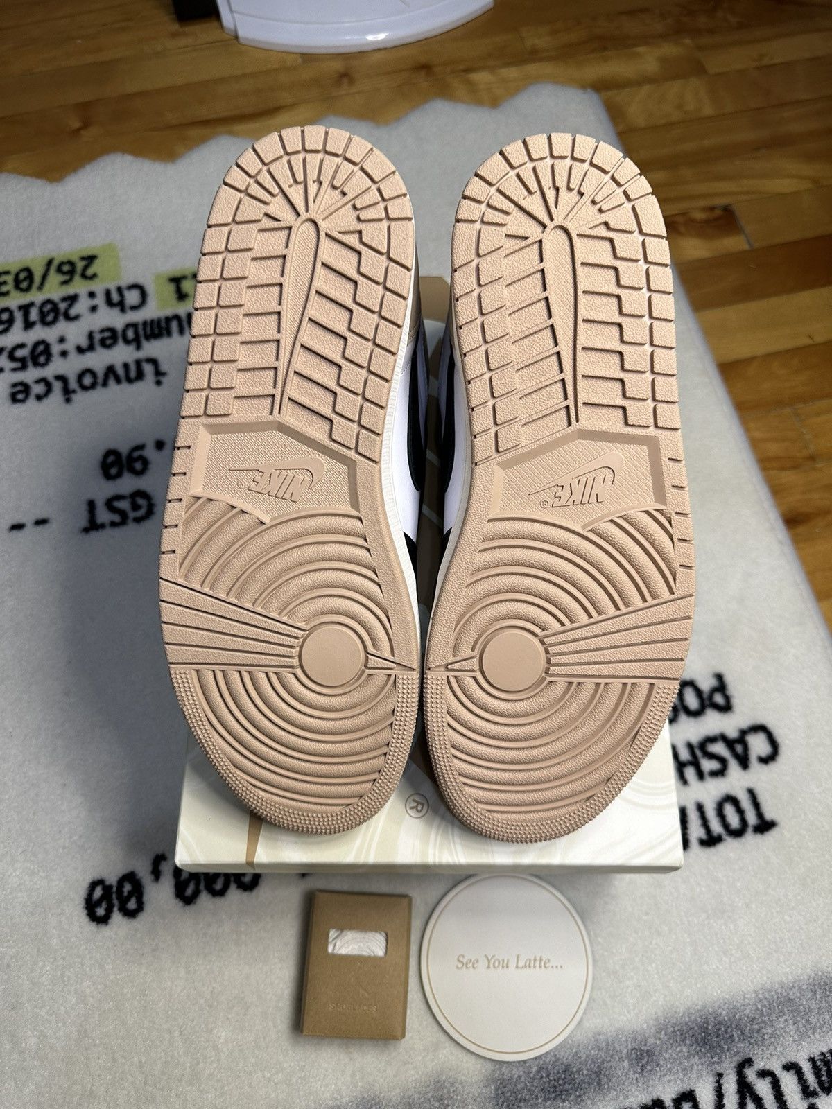 Jordan Brand × Nike Jordan 1 Retro High OG Latte (Womens) Size US 12 / IT 42 - 5 Thumbnail