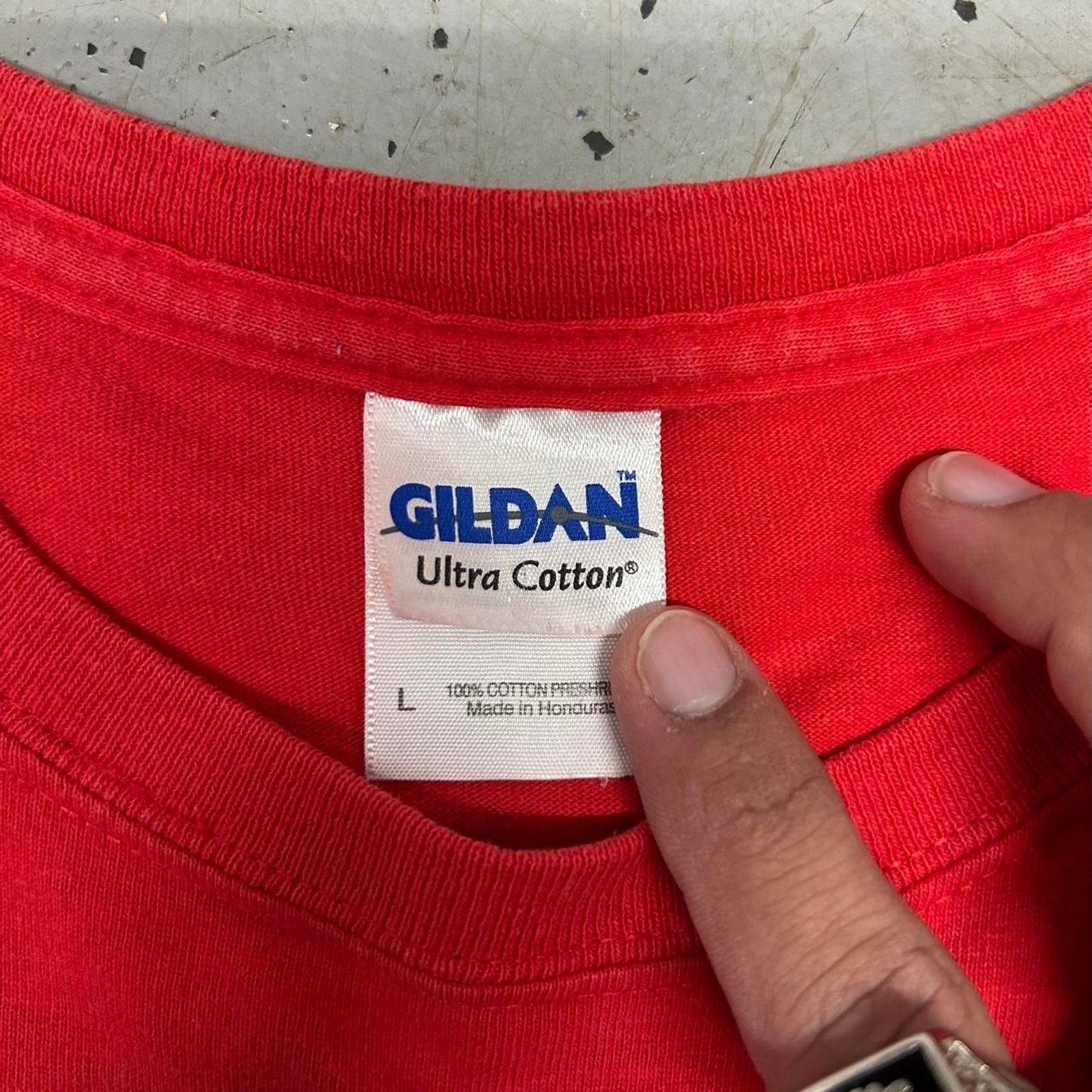 Gildan Y2K Red "One Cat Short Of Crazy" graphic tee Size L / US 10 / IT 46 - 4 Thumbnail