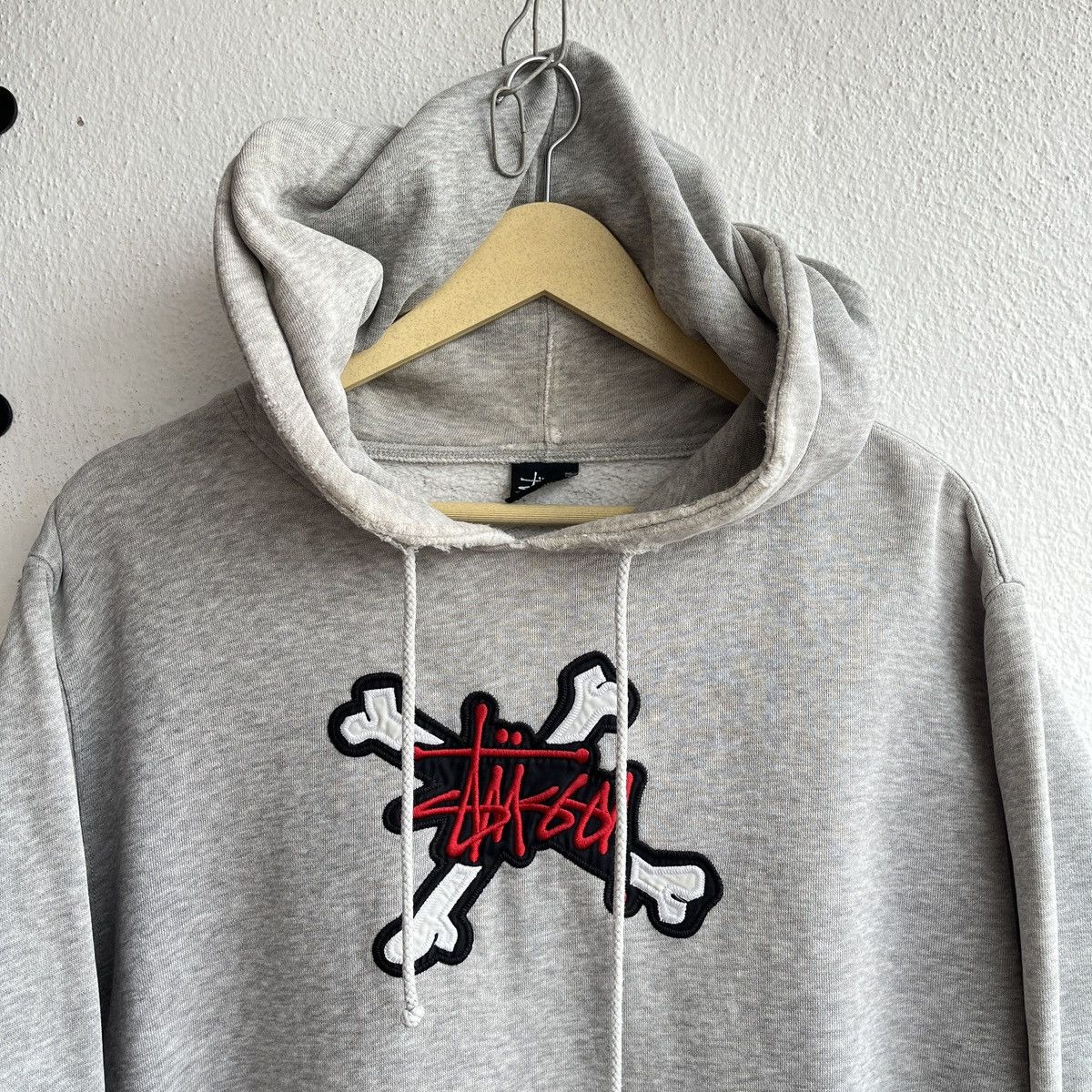 VINTAGE STUSSY SKULL BIG LOGO FRONT DISTRESSED HOODIE