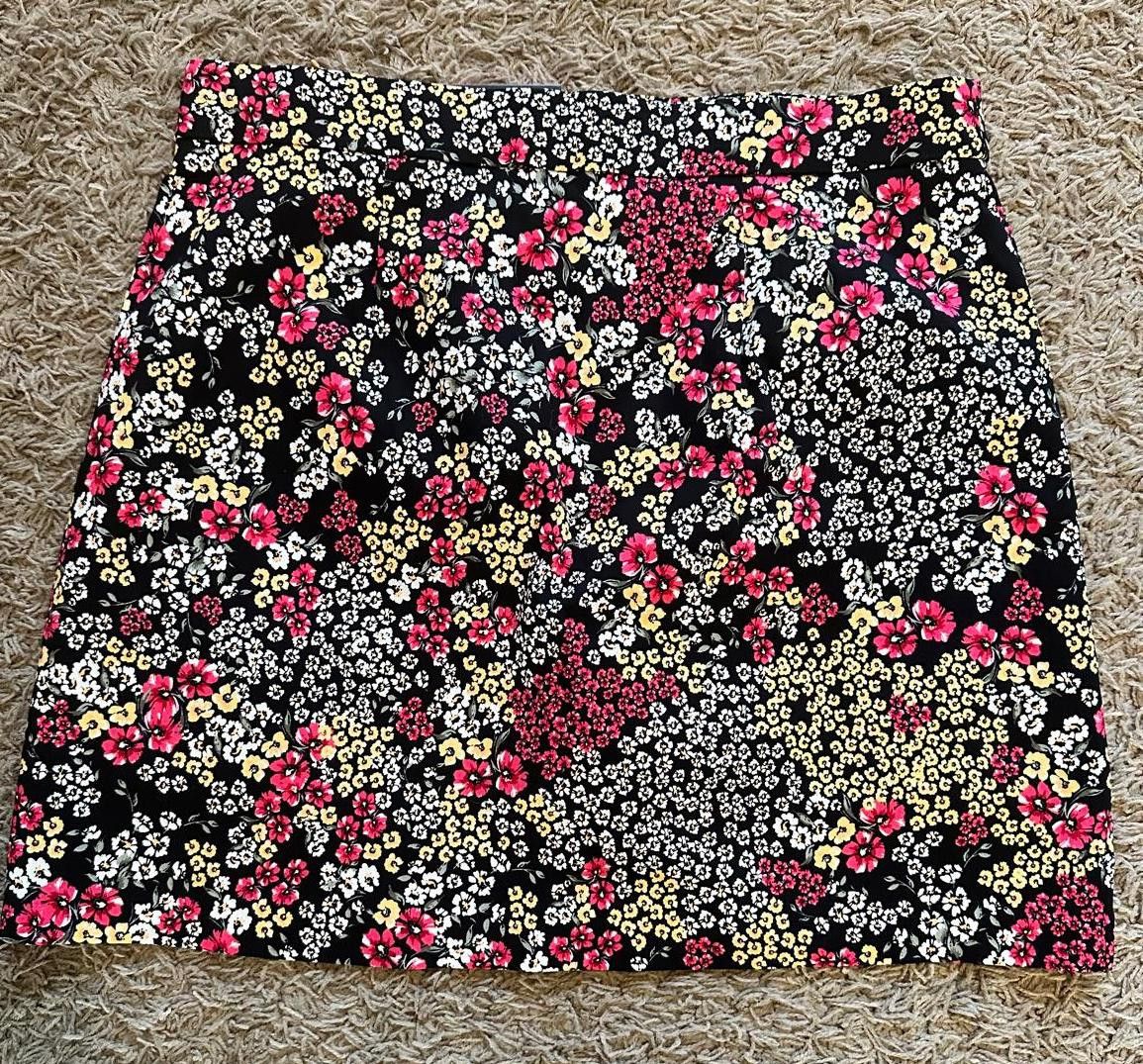Other Women's Black Floral Skirt with Inner Shorts - Size S Size 28" / US 6 / IT 42 - 2 Thumbnail