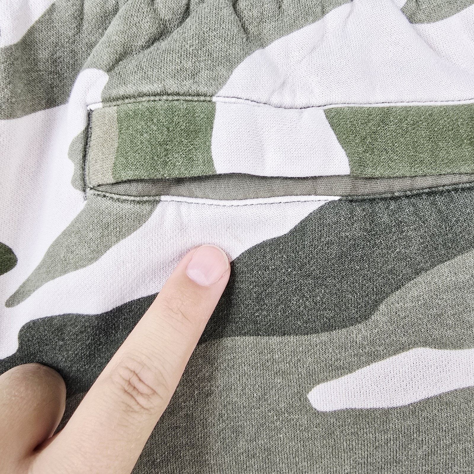 Nike Nike Sportswear Club Fleece Shorts Mens Medium Green Camo Size US 34 / EU 50 - 12 Thumbnail
