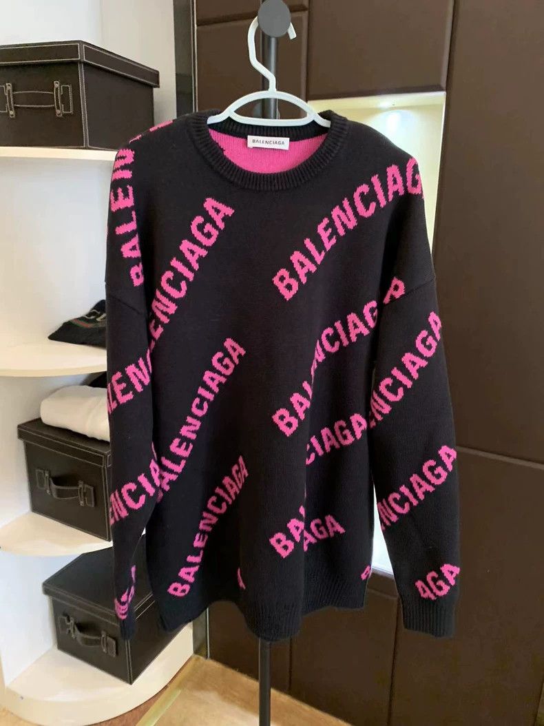 Balenciaga Balenciaga Classic barrage full logo sweater black powder Size US S / EU 44-46 / 1 - 1 Thumbnail