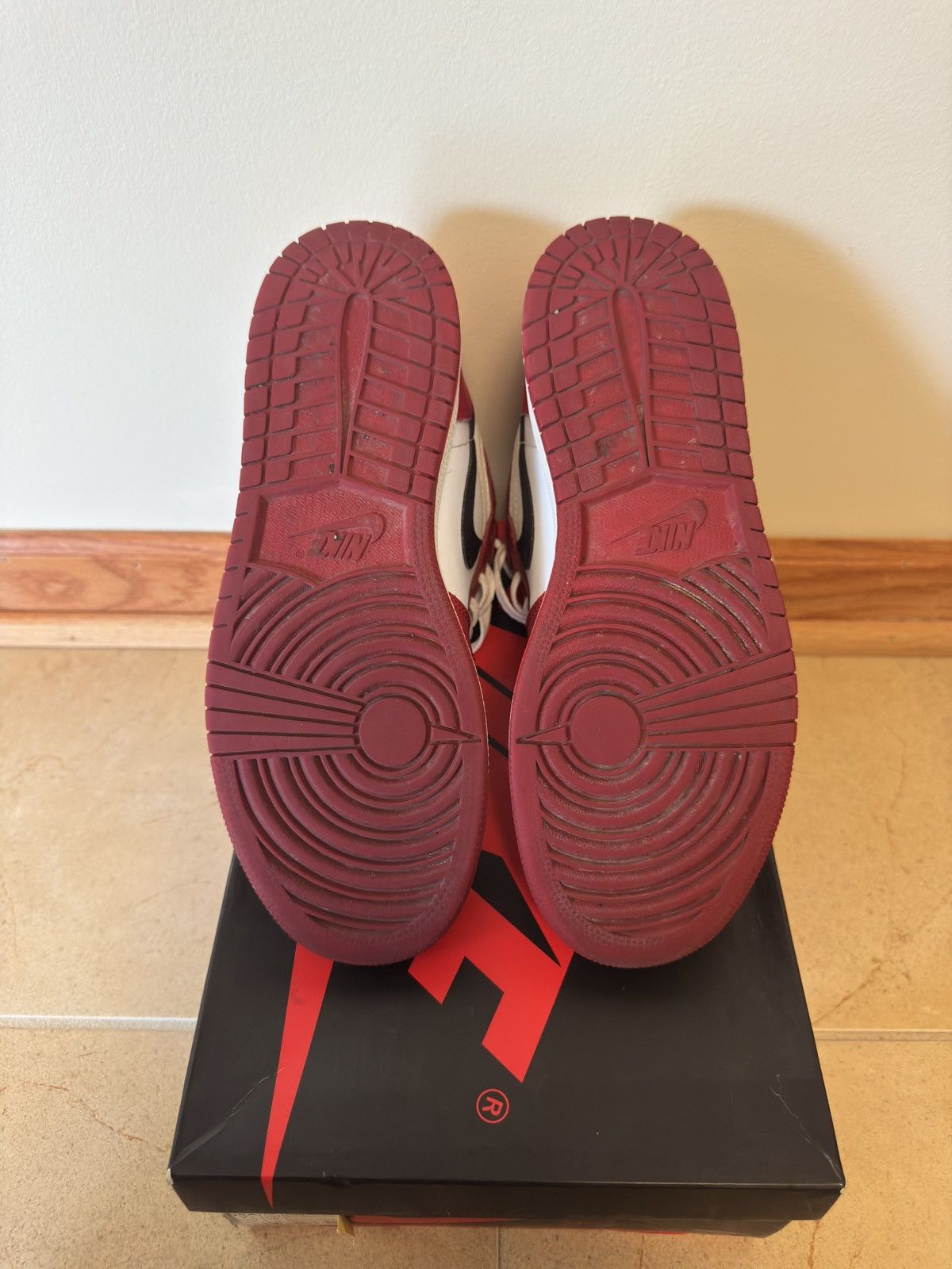 Jordan Brand Jordan 1 Retro Chicago 2015 GS 7 w/ Box (Missing Insoles) Size US 7 / EU 40 - 6 Thumbnail