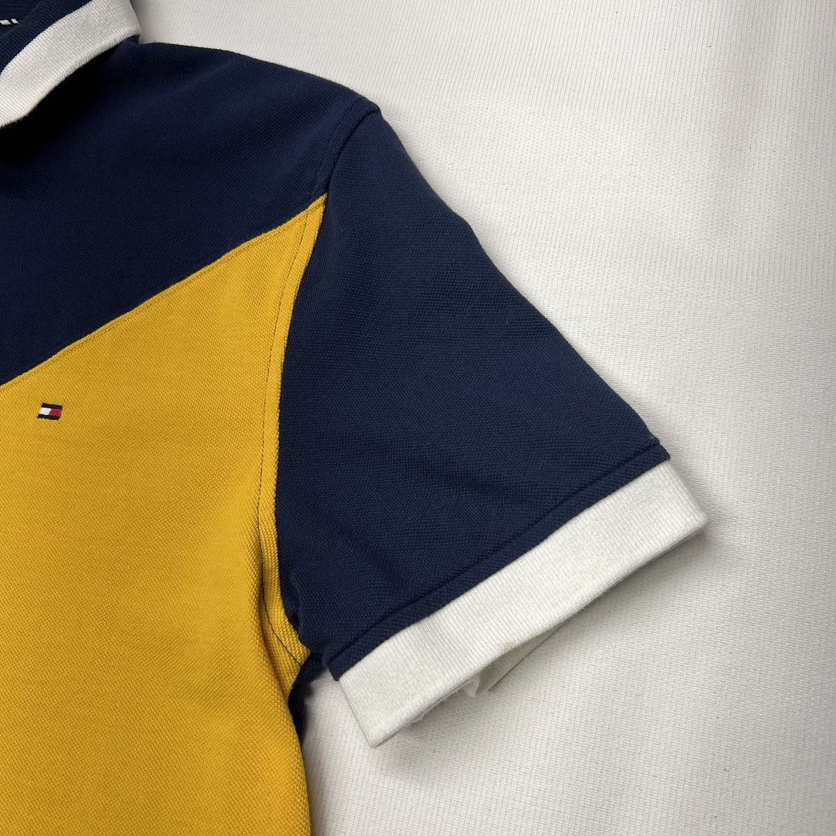 Tommy Hilfiger Tommy Hilfiger Polo Blue Yellow Custom Fit White Golf Flag Size US L / EU 52-54 / 3 - 4 Thumbnail