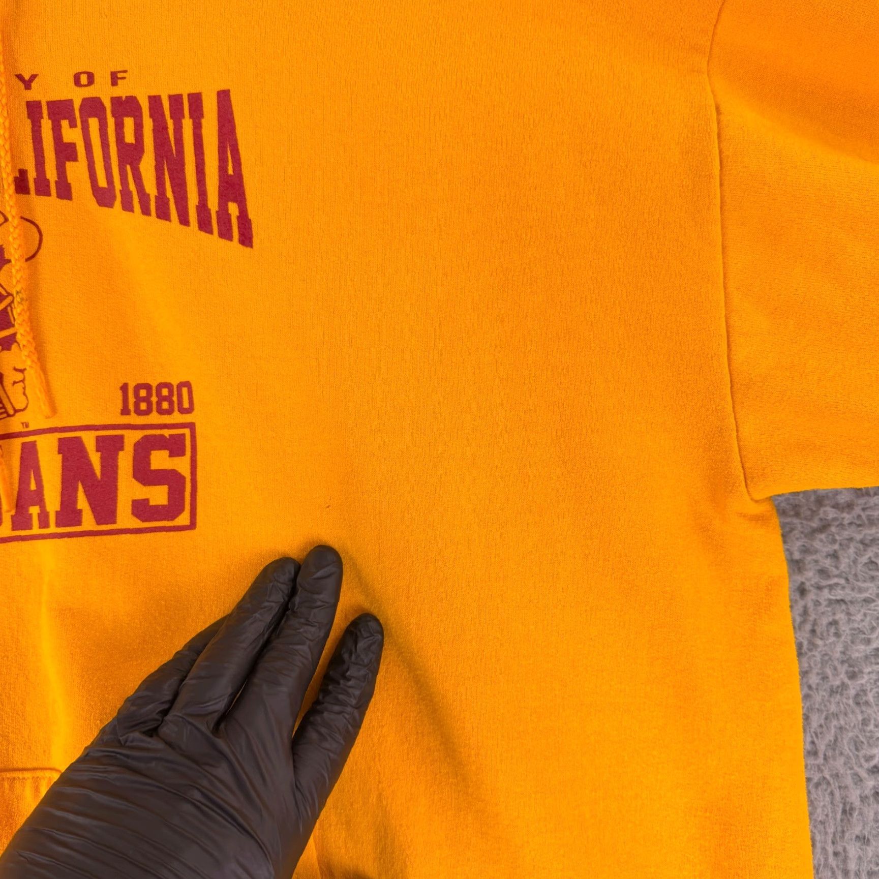 Vintage USC Trojans Hoodie Sweater Unisex 2XL Yellow Graphic Pullover Long Sleeve Crew Neck College 90s Mens Womens Size US XXL / EU 58 / 5 - 7 Thumbnail