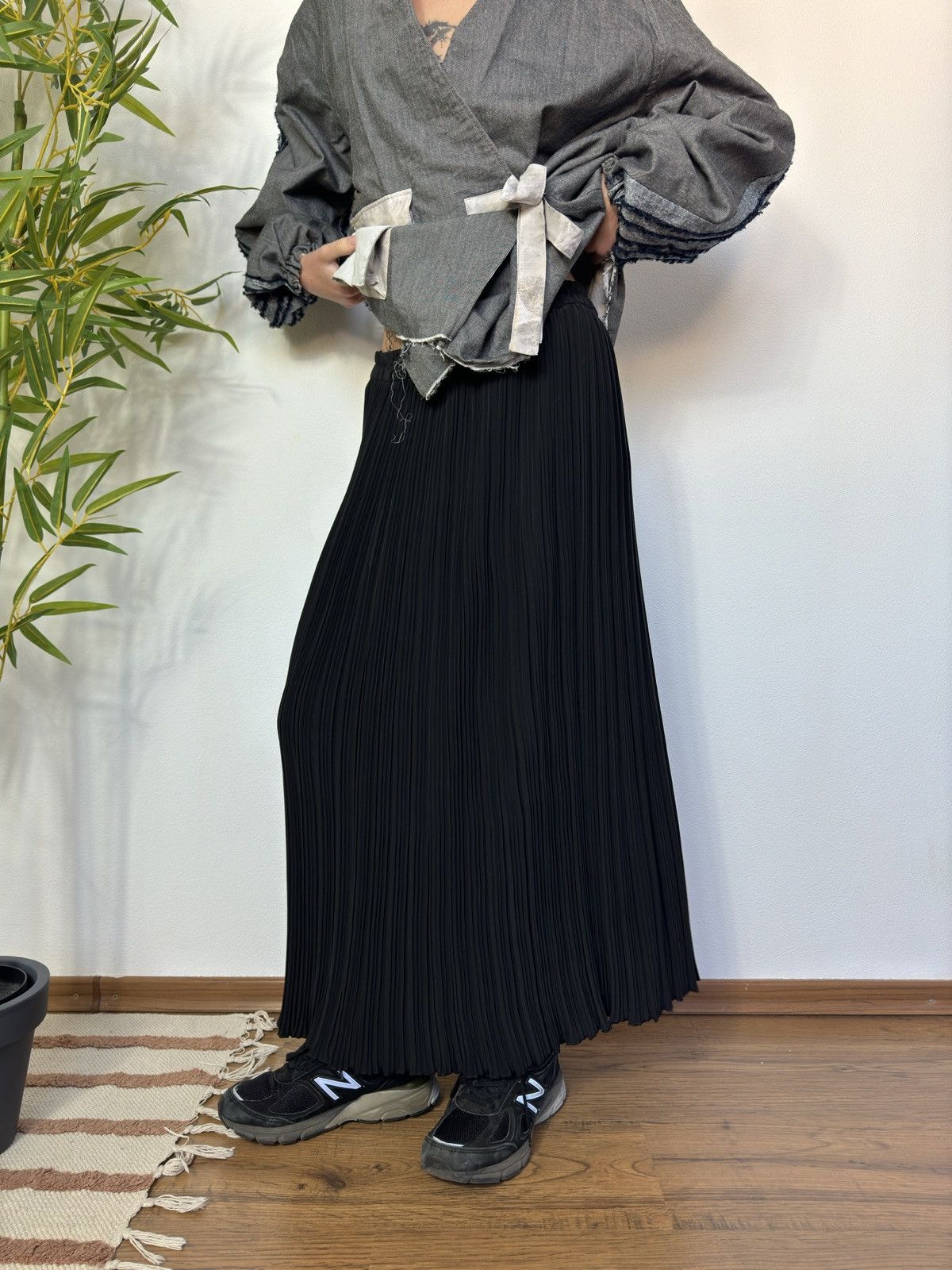 Vintage VINTAGE MAXI SKIRT PLEATED ISSEY MIYAKE STYLE Size 28" / US 6 / IT 42 - 1 Thumbnail