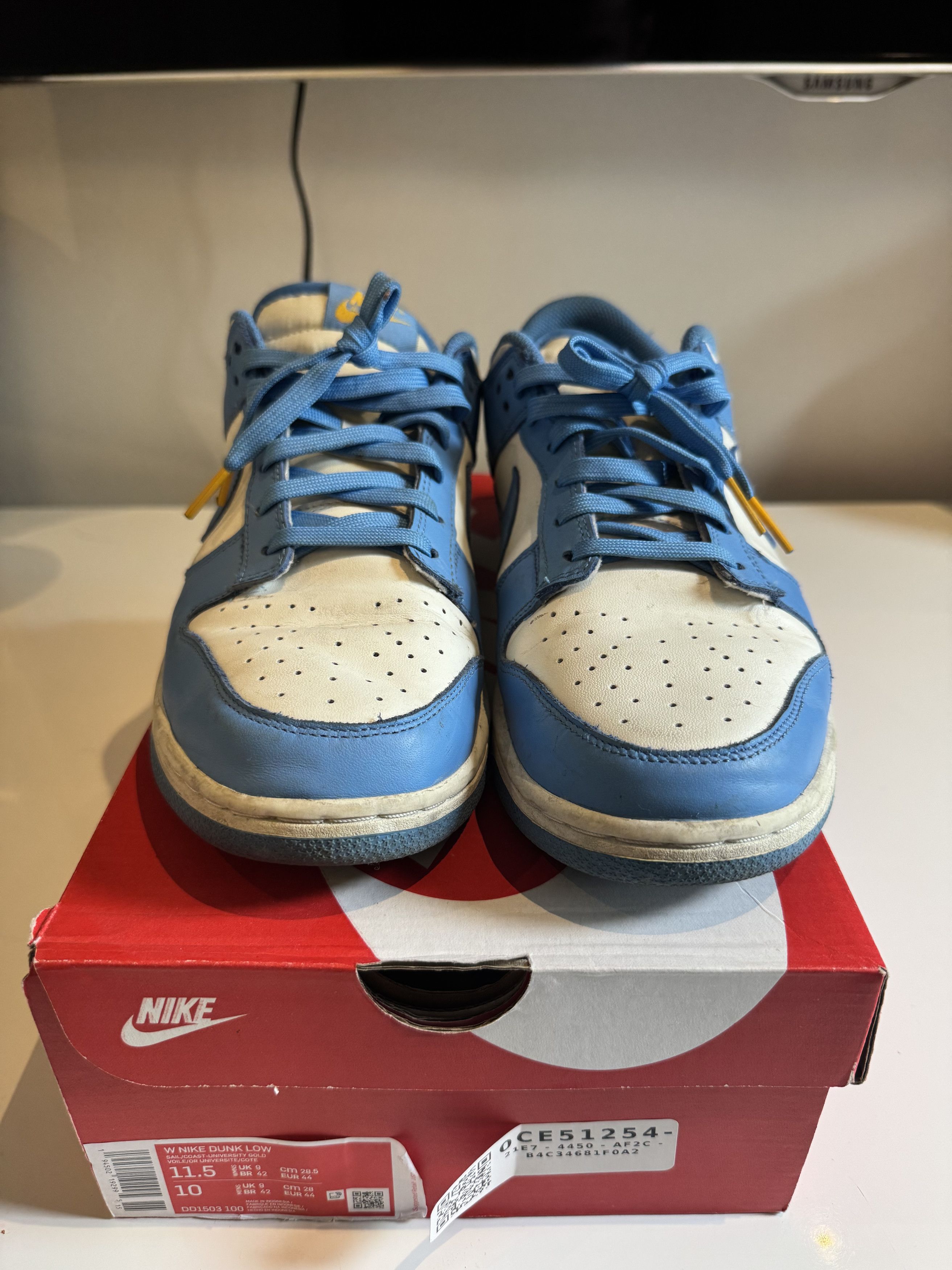 Nike Nike Dunk Low UNC Size US 11.5 / IT 41.5 - 2 Thumbnail