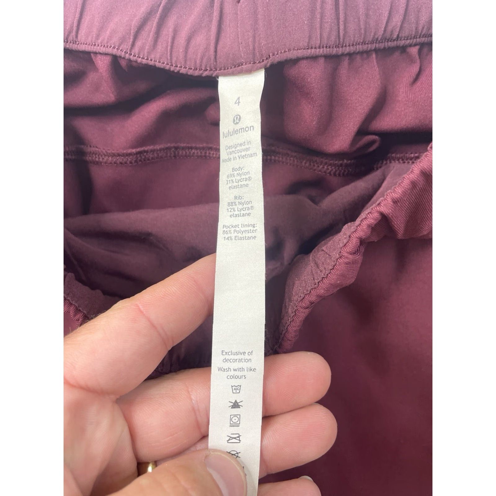 Lululemon Lululemon Jogger Pants Womens 4 Burgundy Nylon Spandex Tapered Pockets Athleisure Cross Training Gym Running Activewear Jeans? Size 27" / US 4 / IT 40 - 6 Thumbnail