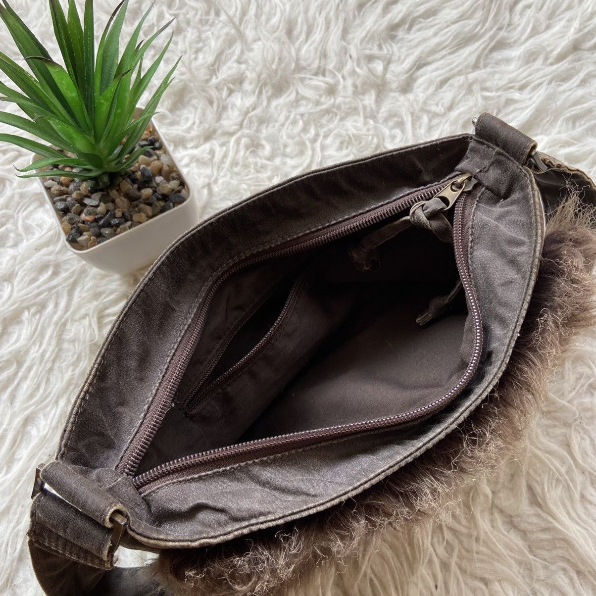 Hysteric Glamour 📌 Crazy Vintage Kickers Faux Fur Y2K Handle Bag Size ONE SIZE - 12 Thumbnail