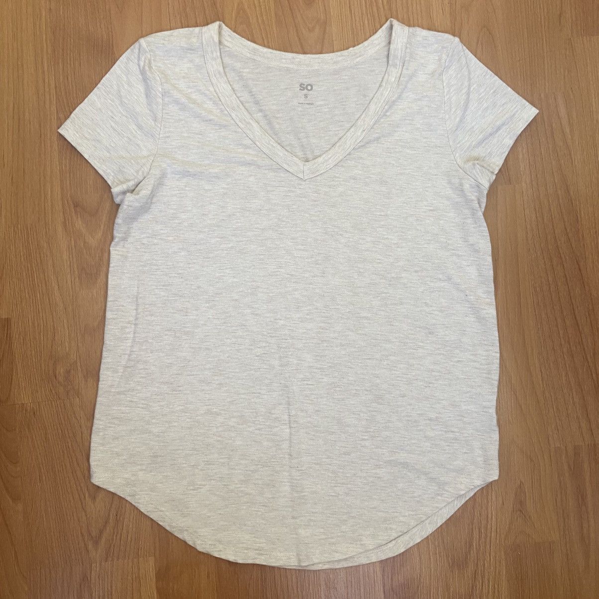 Vintage SO Cream V Neck T-Shirt Women’s Small Size S / US 4 / IT 40 - 1 Thumbnail