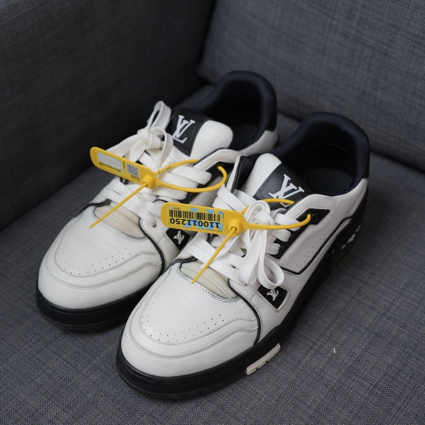 Louis Vuitton Louis Vuitton Training Black Lowtop Sneakers 10 Men Size US 10 / EU 43 - 1 Thumbnail