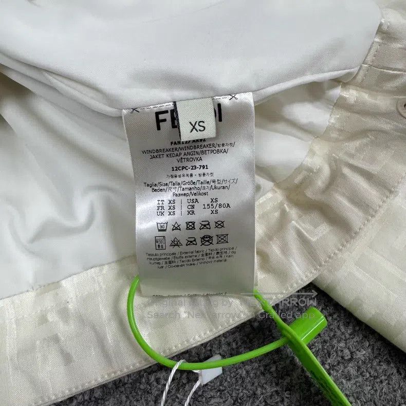 Fendi Fendi Vintage full print beige short hooded windbreaker, j Size XS / US 0-2 / IT 36-38 - 4 Thumbnail