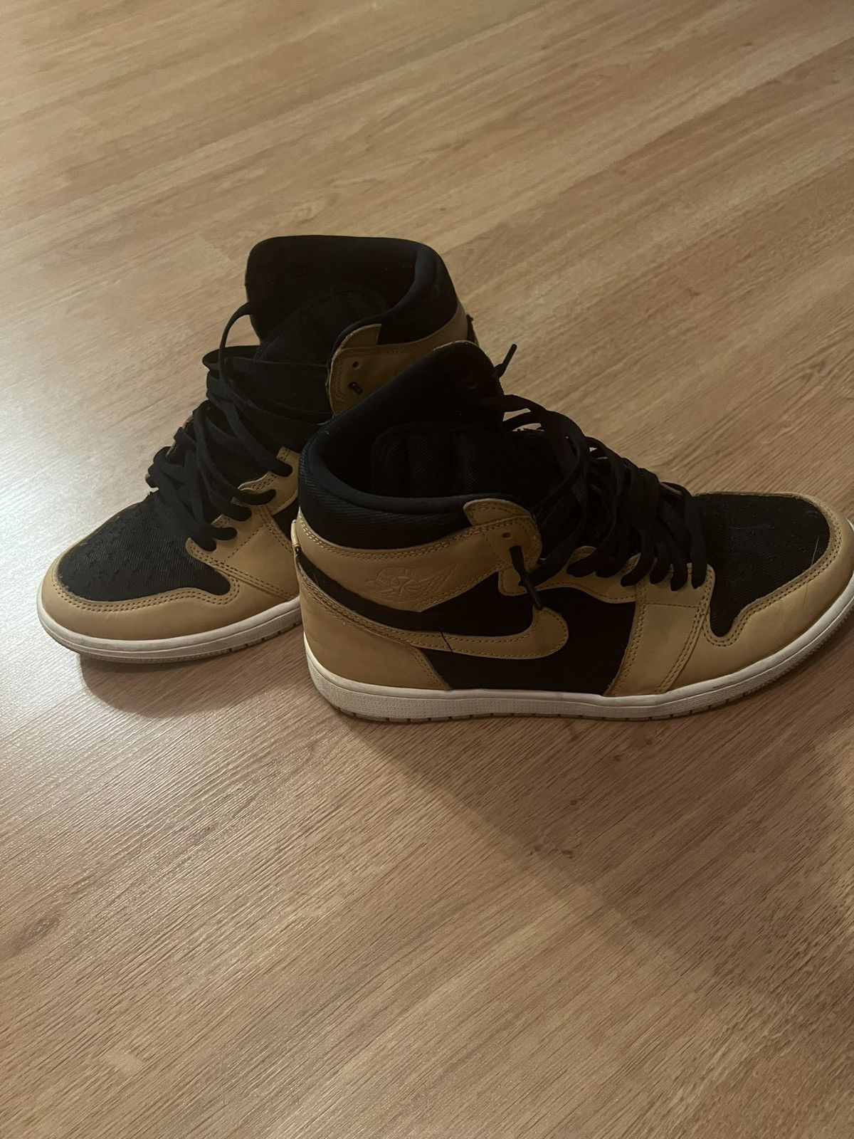 Jordan Brand × Nike Nike Air Jordan 1 High Og ‘Heirloom’ Size US 10.5 / EU 43-44 - 2 Thumbnail