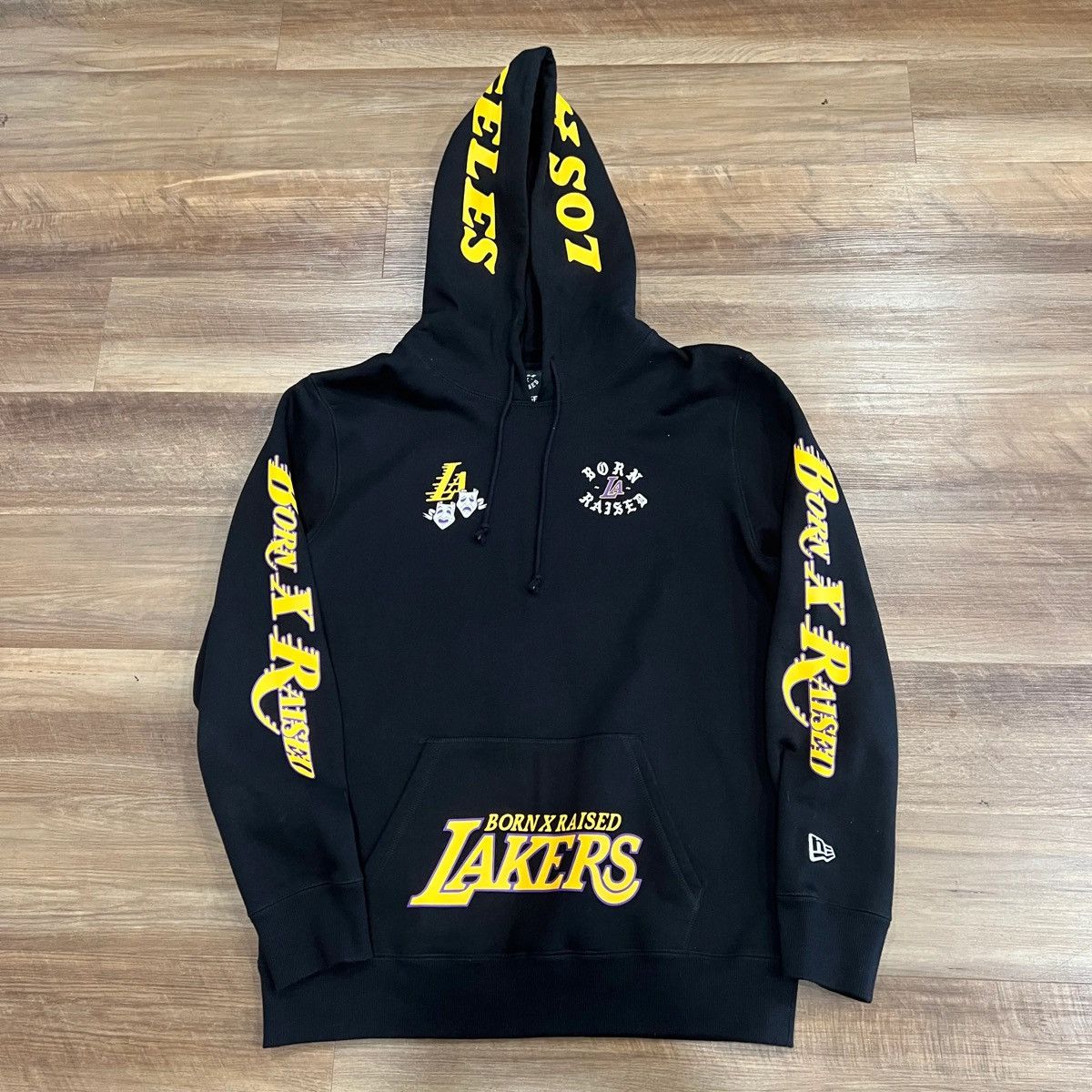 Born X Raised × MLB × New Era Los Angeles Lakers New Era Black Born x Raised Hoodie Size US L / EU 52-54 / 3 - 1 Thumbnail