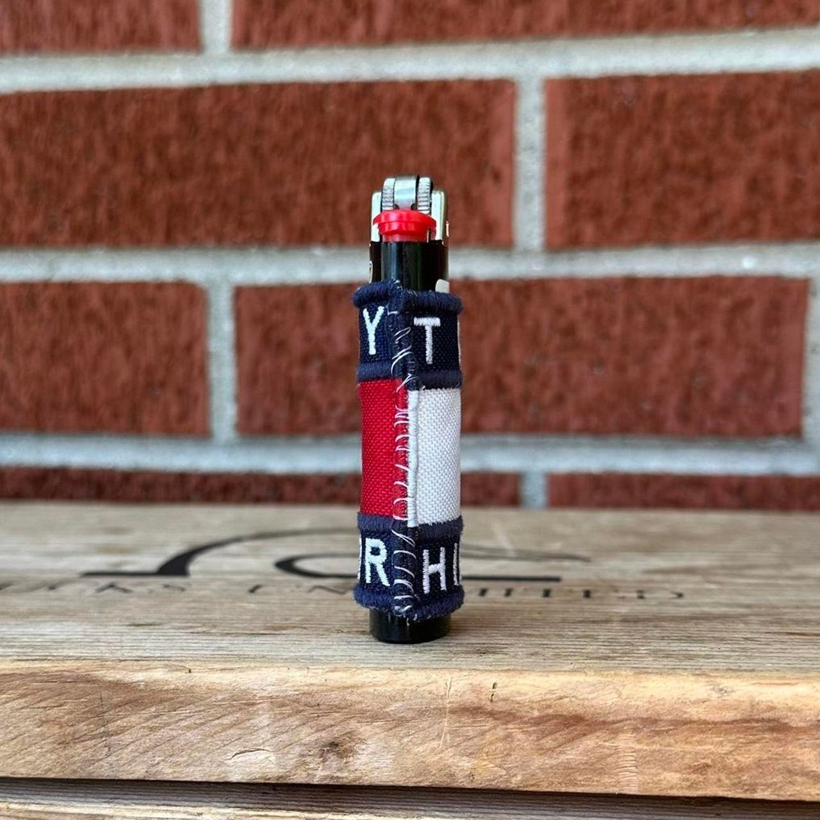 Tommy Hilfiger grailtap Custom 1 of 1 vintage tommy hilfiger lighter case Size ONE SIZE - 4 Thumbnail