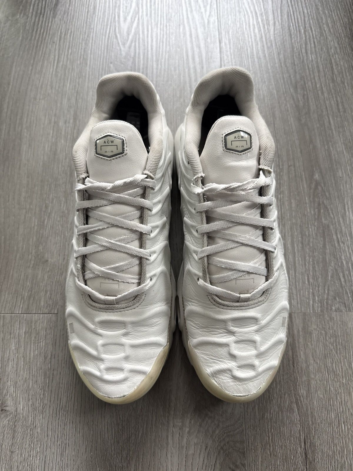 A-COLD-WALL* × Nike Nike Air Max Plus A-COLD-WALL Platinum Tint Size 9 Size US 9 / EU 42 - 3 Thumbnail