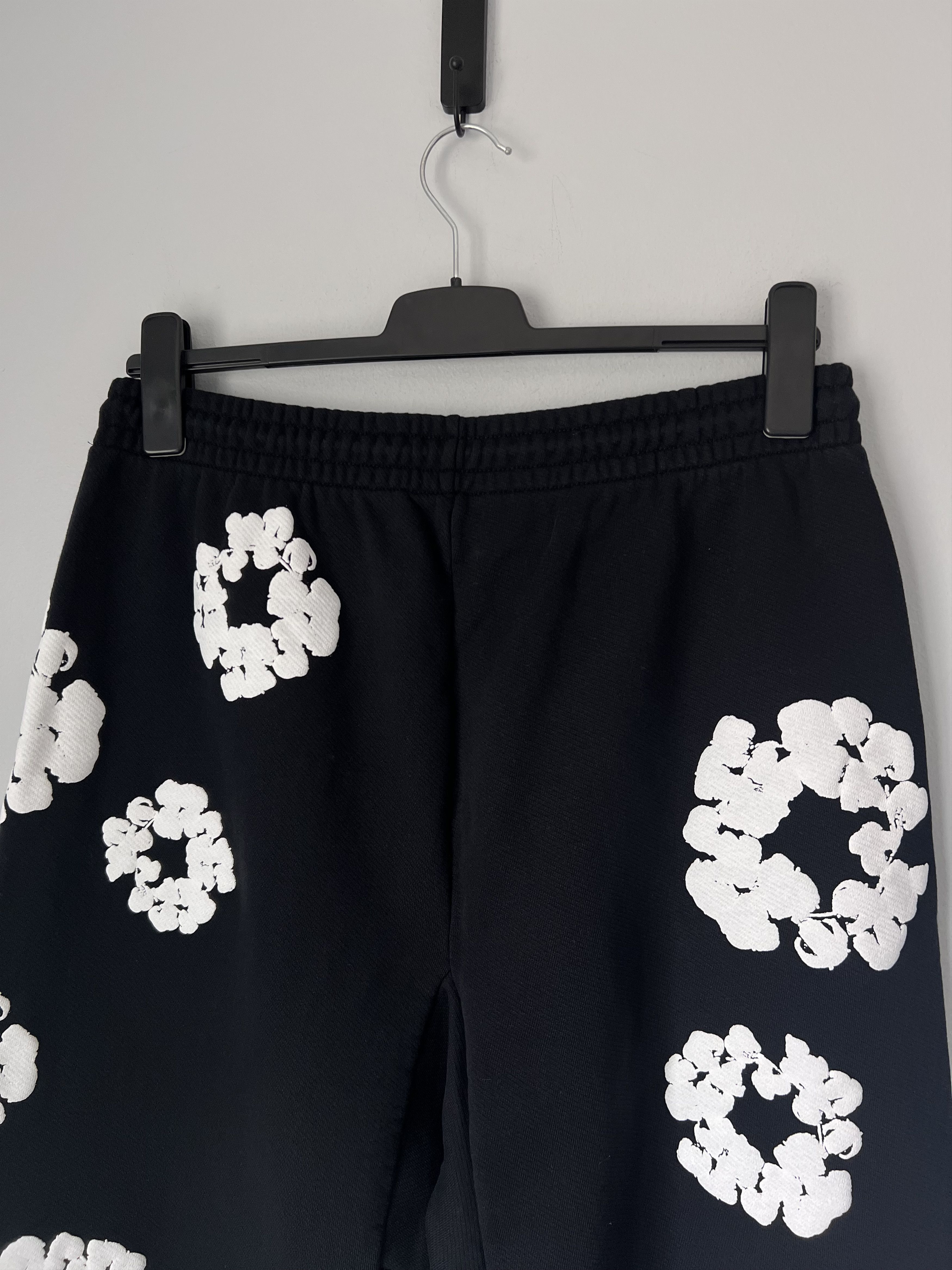 DENIM TEARS Denim Tears Cotton Wreath Sweatpants in Black Size US 34 / EU 50 - 6 Thumbnail