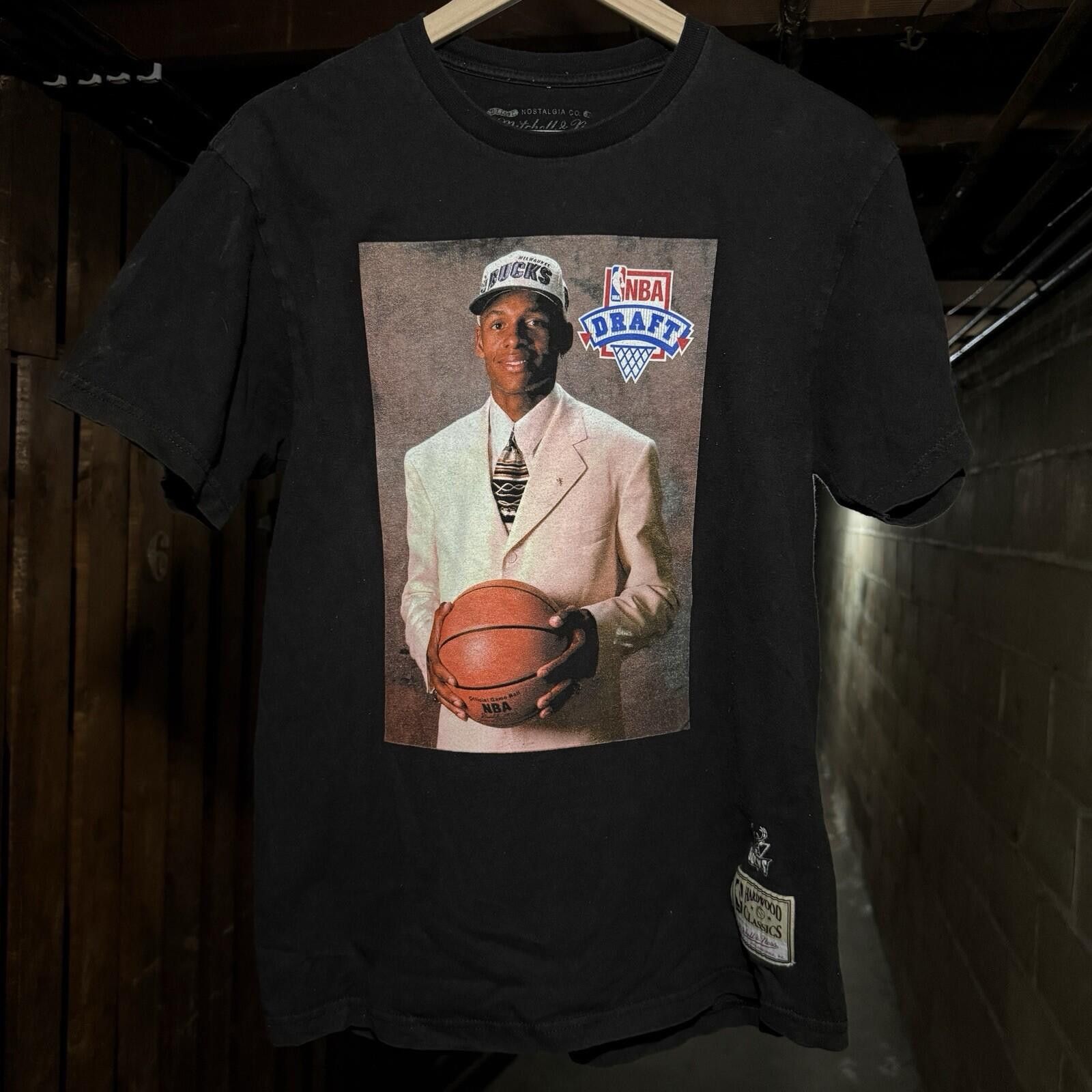 Mitchell & Ness Mitchell Ness Giannis Antetokounmpo Milwaukee Bucks NBA Tee Size ONE SIZE - 1 Thumbnail