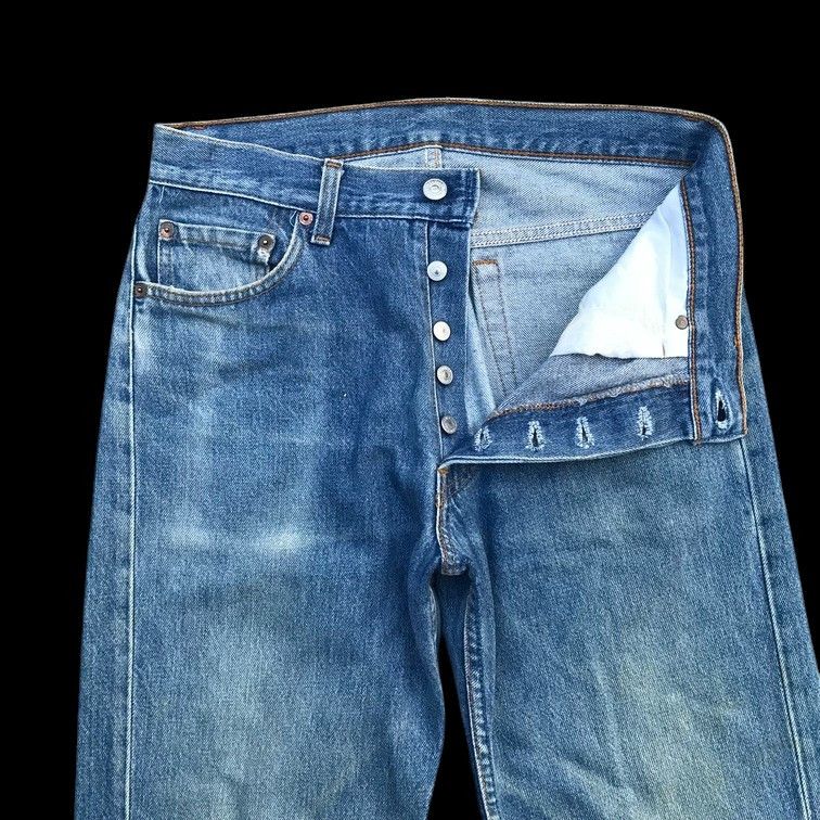 Levi's Vintage Levis 501 lightwash dirty faded jean 90s usa W30x29 Size US 30 / EU 46 - 15 Thumbnail