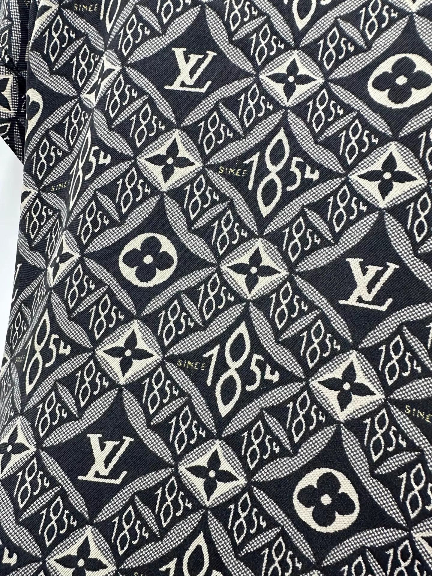 Louis Vuitton Louis Vuitton All Over Print Short Sleeve M Size M / US 6-8 / IT 42-44 - 3 Thumbnail