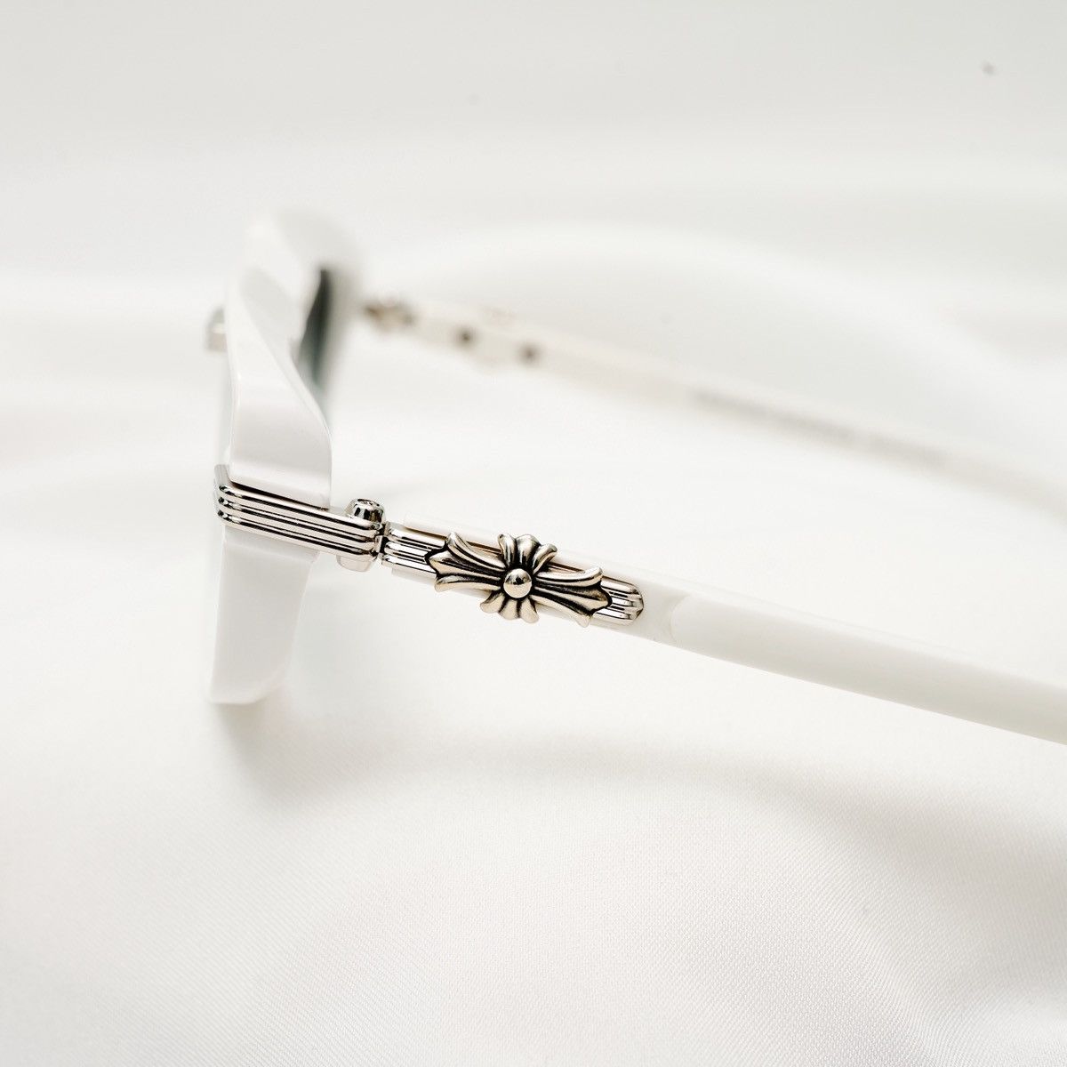 Chrome Hearts CHROME HEARTS ASSTRAVAGANT WHITE SUNGLASSES Size ONE SIZE - 3 Thumbnail