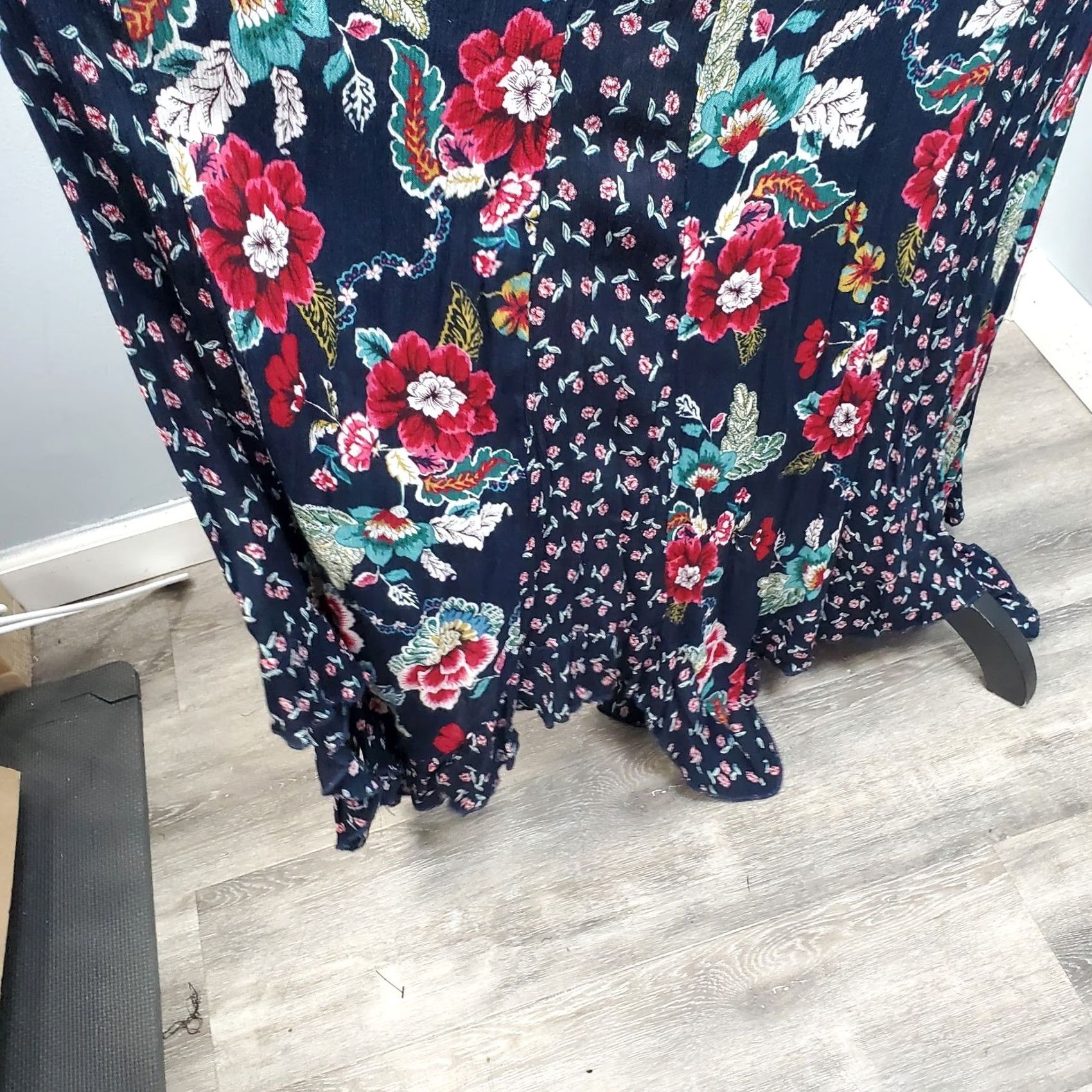 Vintage Bila Maxi Dress Womens S Multi Floral Smocked Waist Tie Front Handkerchief Hem Dress Size S / US 4 / IT 40 - 4 Thumbnail