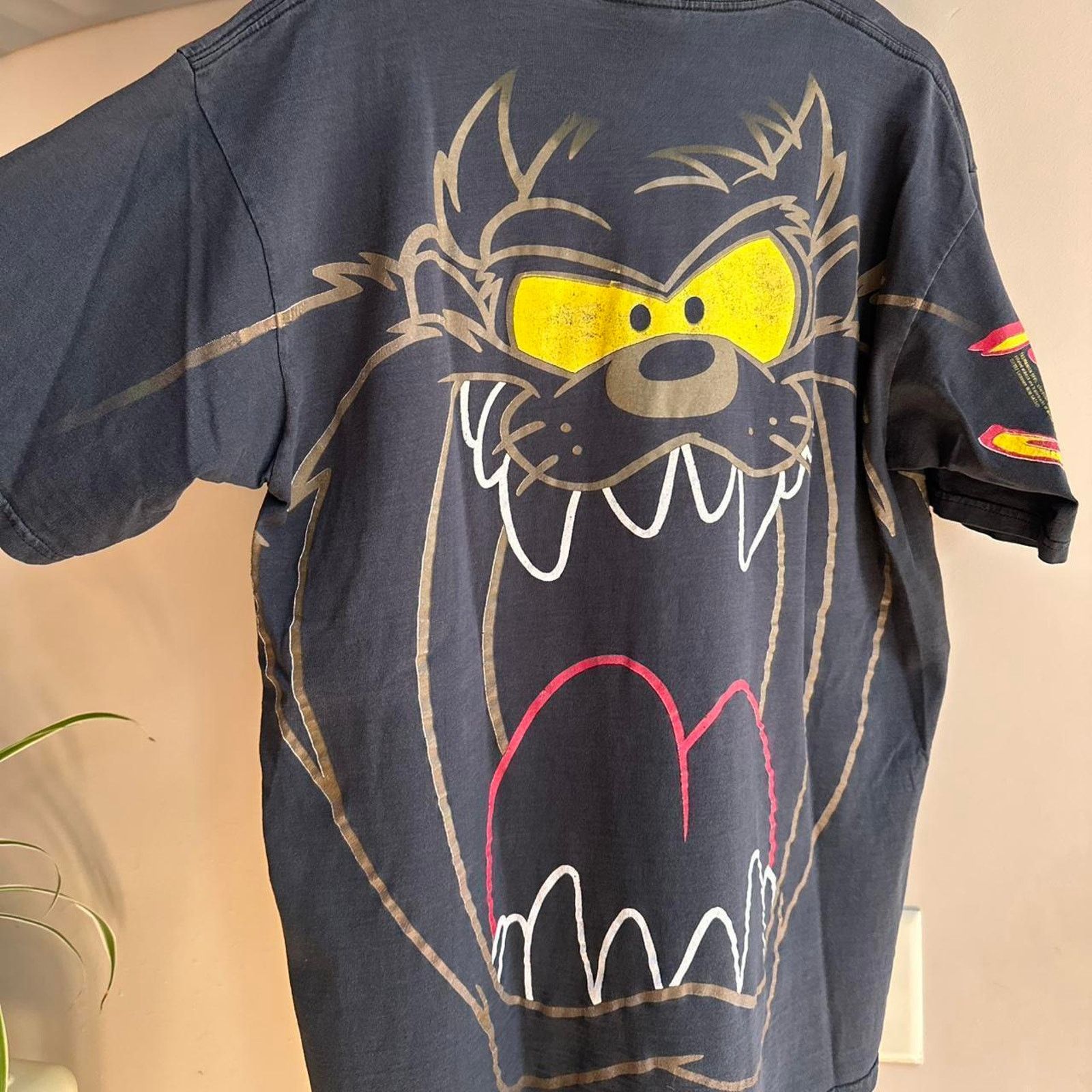 Vintage Vintage 1992 Taz Looney Tunes AOP Shirt SizeL Size US L / EU 52-54 / 3 - 6 Thumbnail