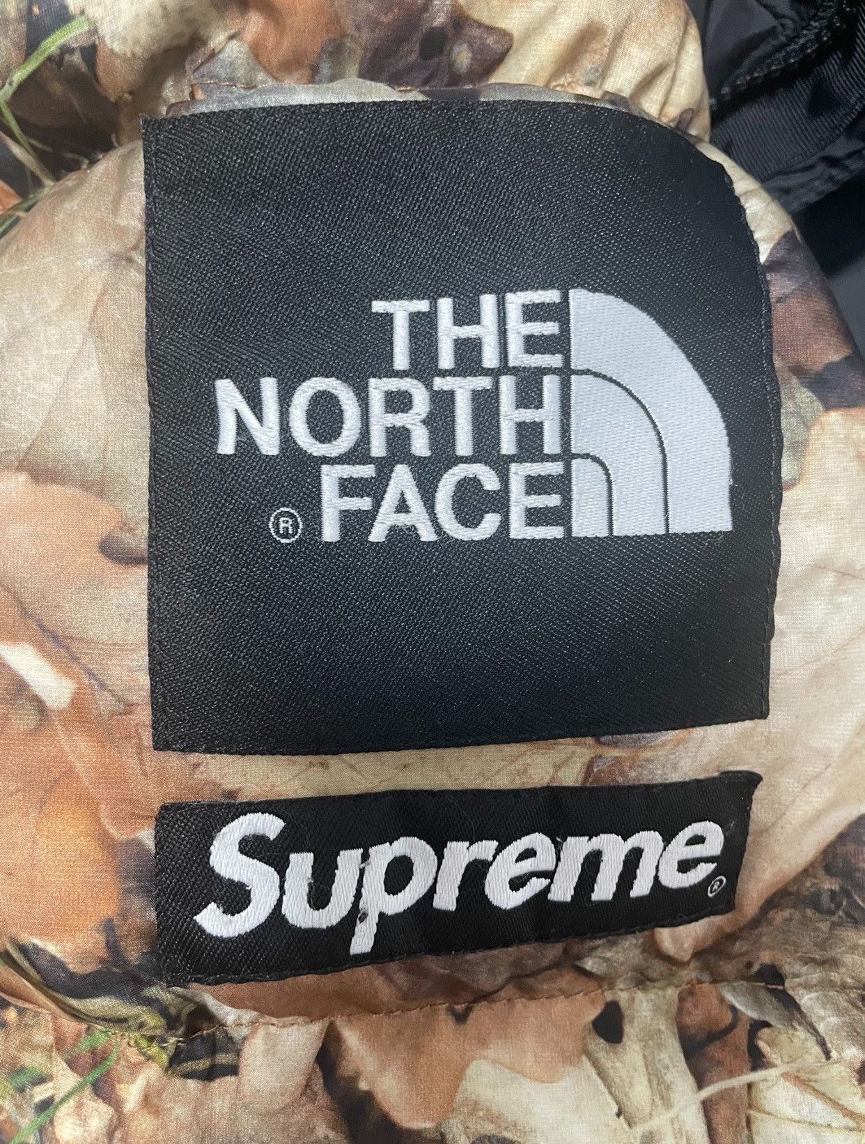 Supreme × The North Face Supreme The North Face TNF Nuptse Leaves Medium Size US M / EU 48-50 / 2 - 4 Thumbnail