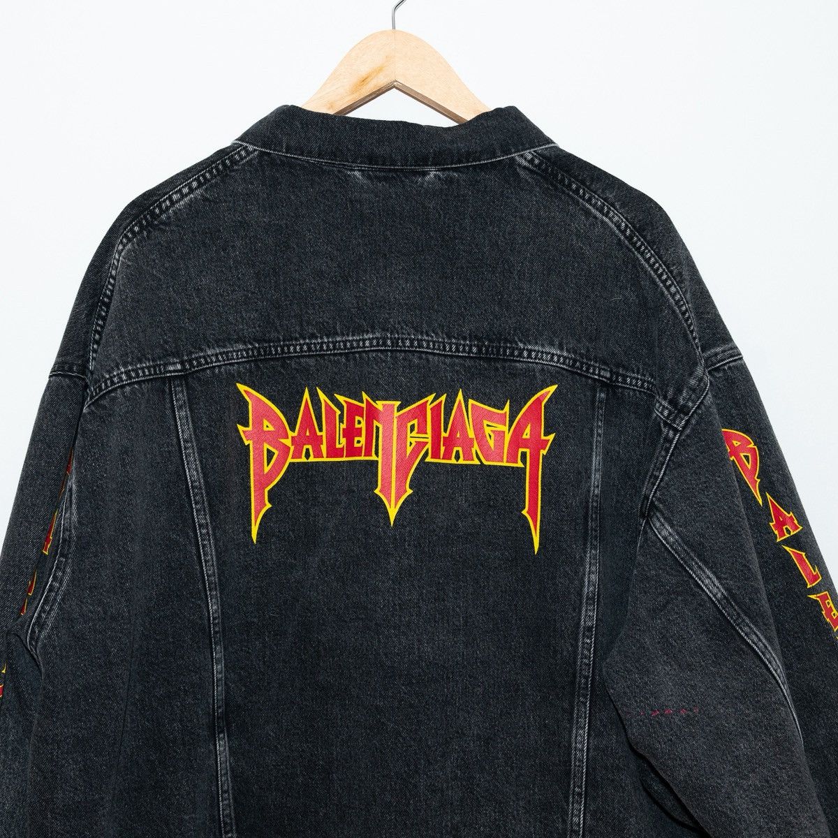 Balenciaga Balenciaga Metal Back Logo Denim Oversized Jacket Size US M / EU 48-50 / 2 - 7 Thumbnail
