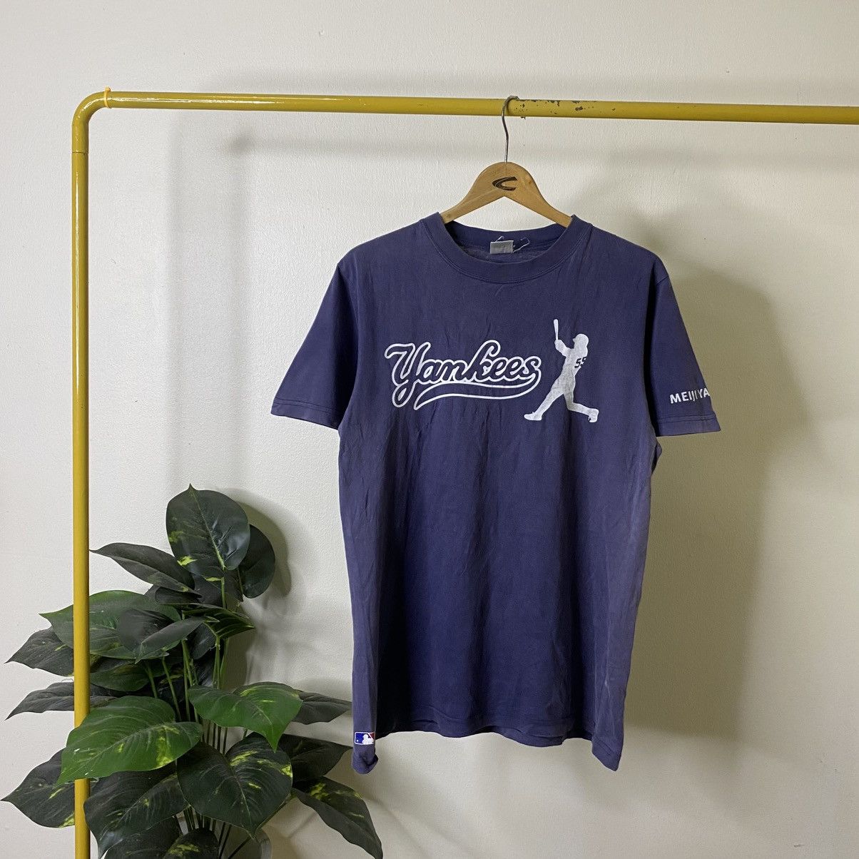 New York Yankees 2000s NY Yankees MLB Meiji Yasuda Faded T Shirt Size US L / EU 52-54 / 3 - 1 Thumbnail