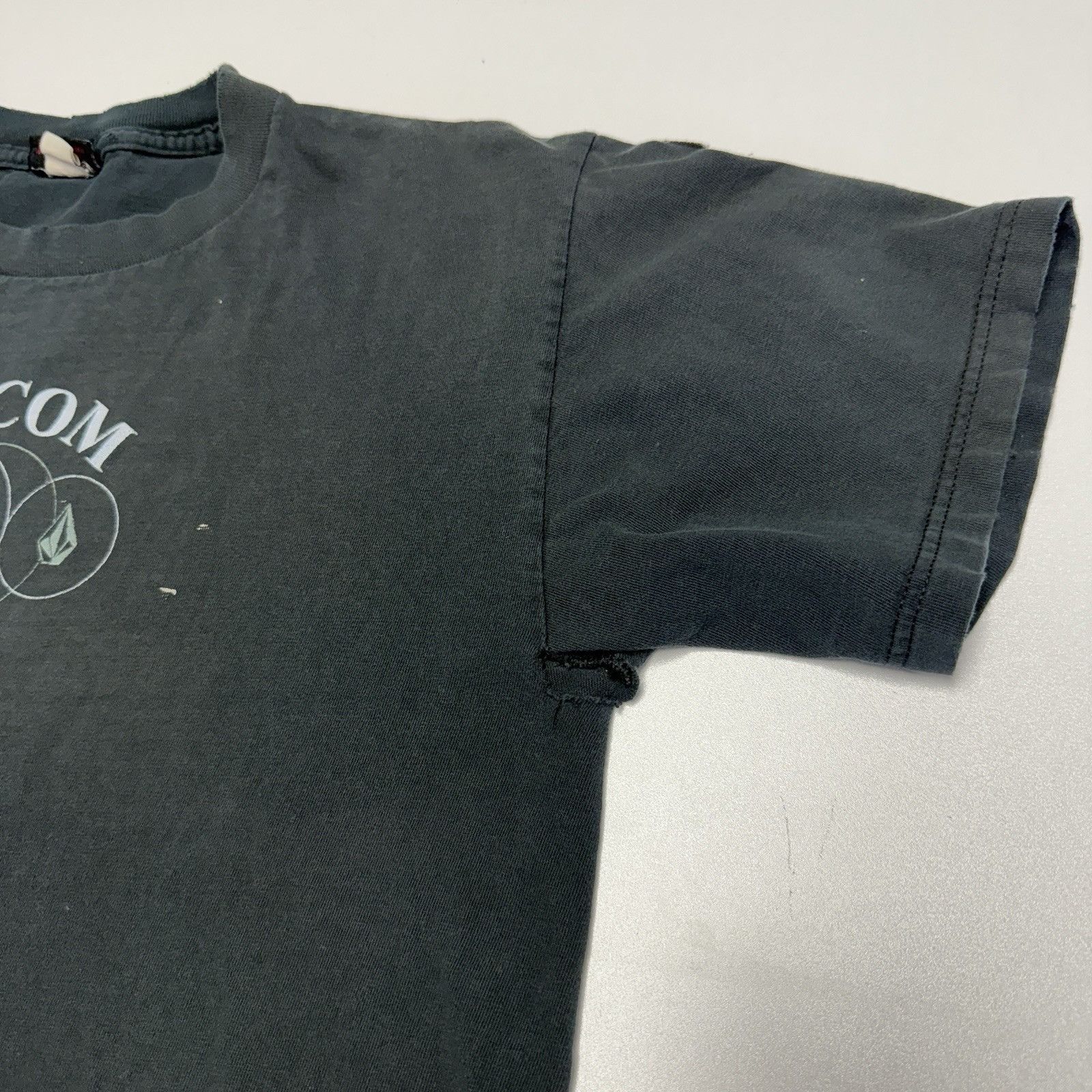 Volcom Vintage Volcom T Shirt Mens Medium 19x25 Faded Black Y2K Size US M / EU 48-50 / 2 - 4 Thumbnail