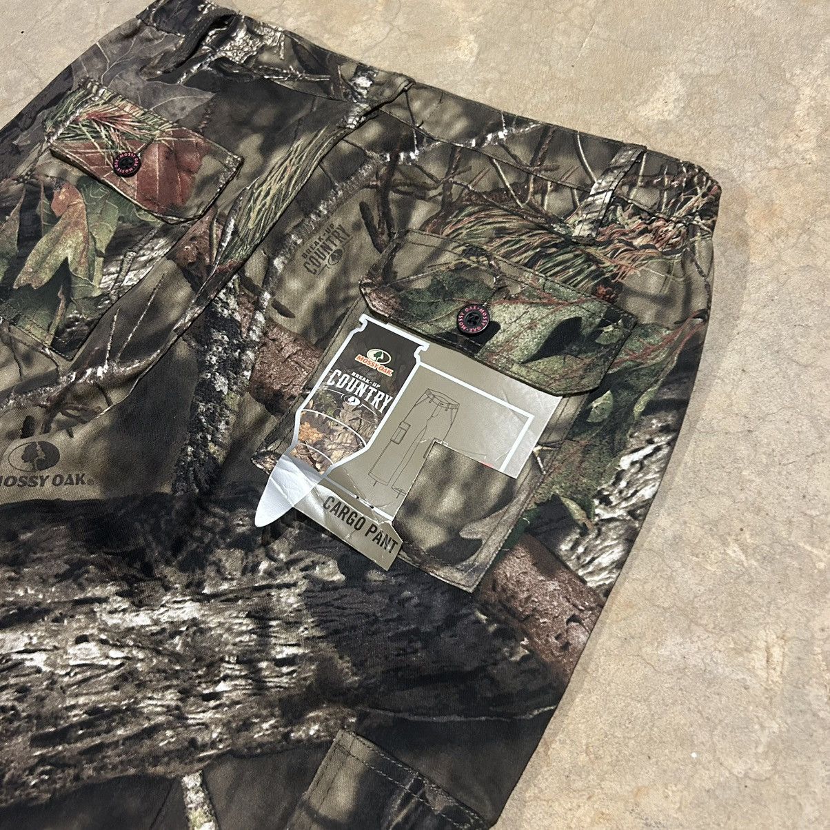Mossy Oaks × Vintage Crazy Vintage Y2K Mossy Oaks Woodland Camo Baggy Cargo Pants Size US 33 - 9 Thumbnail