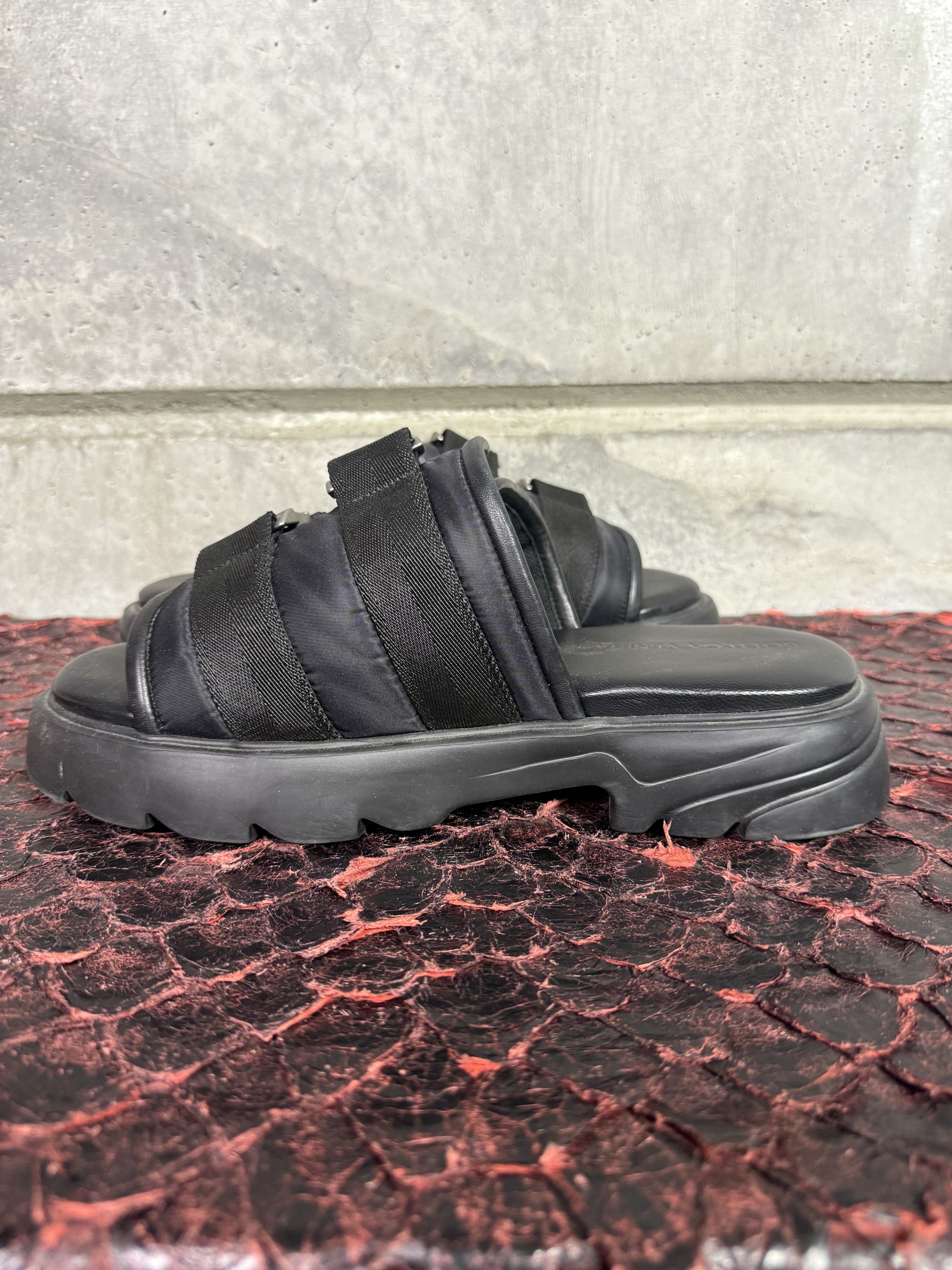 Bottega Veneta $900 Bottega Veneta Flash Sandals 42 *DAMAGED* Size US 9 / EU 42 - 9 Thumbnail