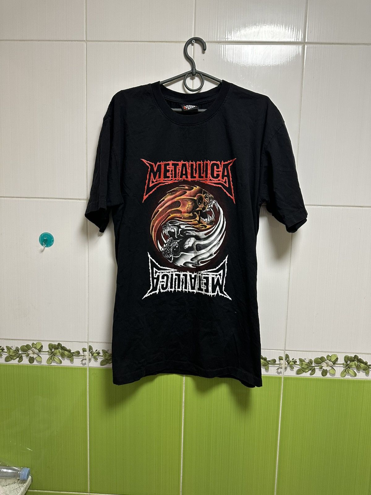 Metallica × Vintage Vintage 90s rare Metallica 'Yin Yang' Black T-shirt size XL Size US XL / EU 56 / 4 - 1 Thumbnail