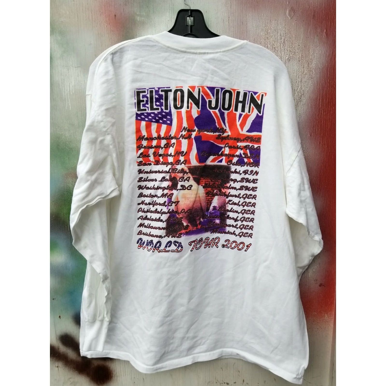 Gildan VINTAGE Elton John 2001 World Tour Concert Long Sleeve T Shirt XL Red Mens 90s Confidence Size US XL / EU 56 / 4 - 3 Thumbnail