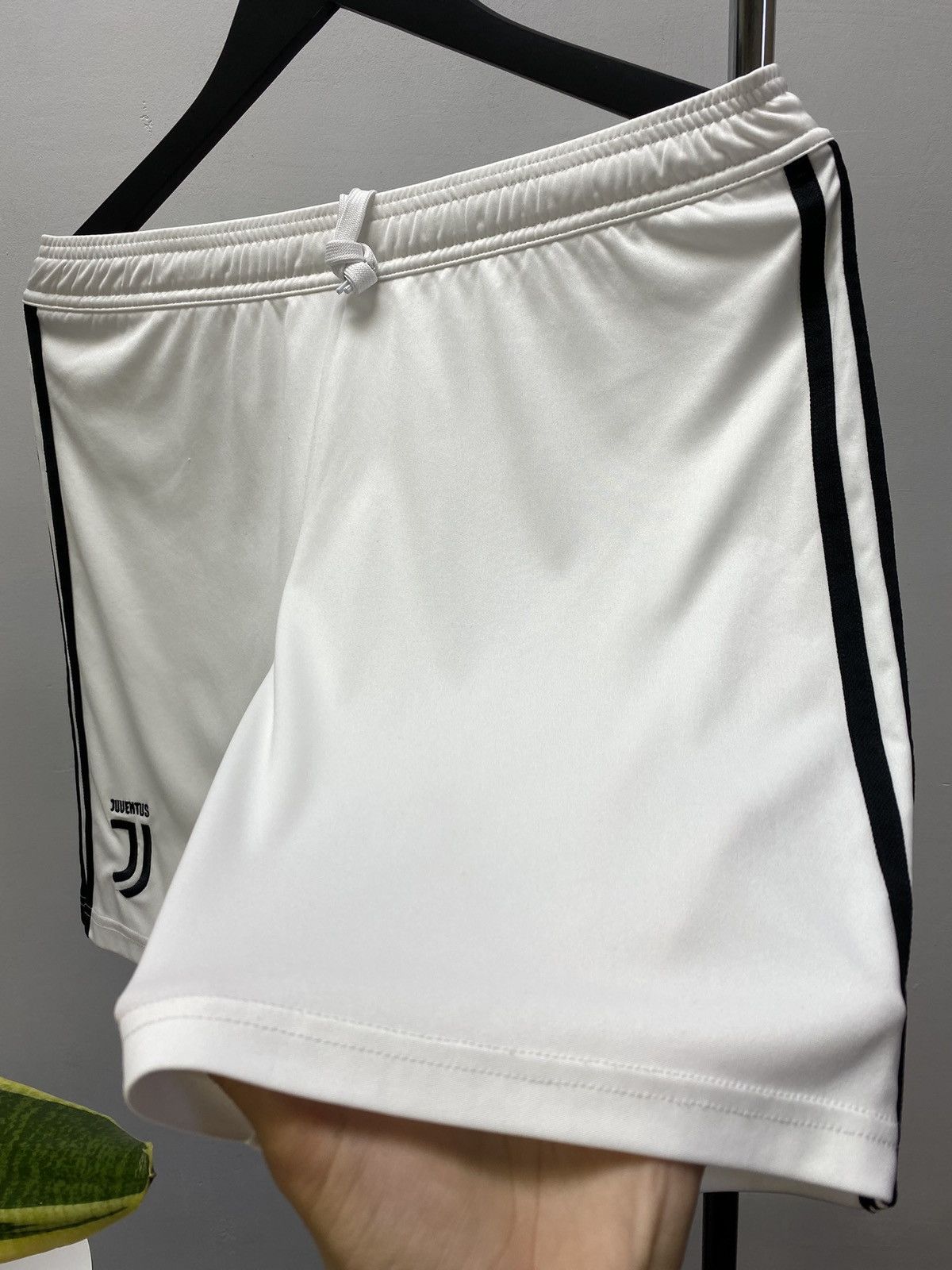Adidas JUVENTUS ADIDAS 2017/2018 FOOTBALL HOME JERSEY AND SHORTS Size US S / EU 44-46 / 1 - 16 Thumbnail