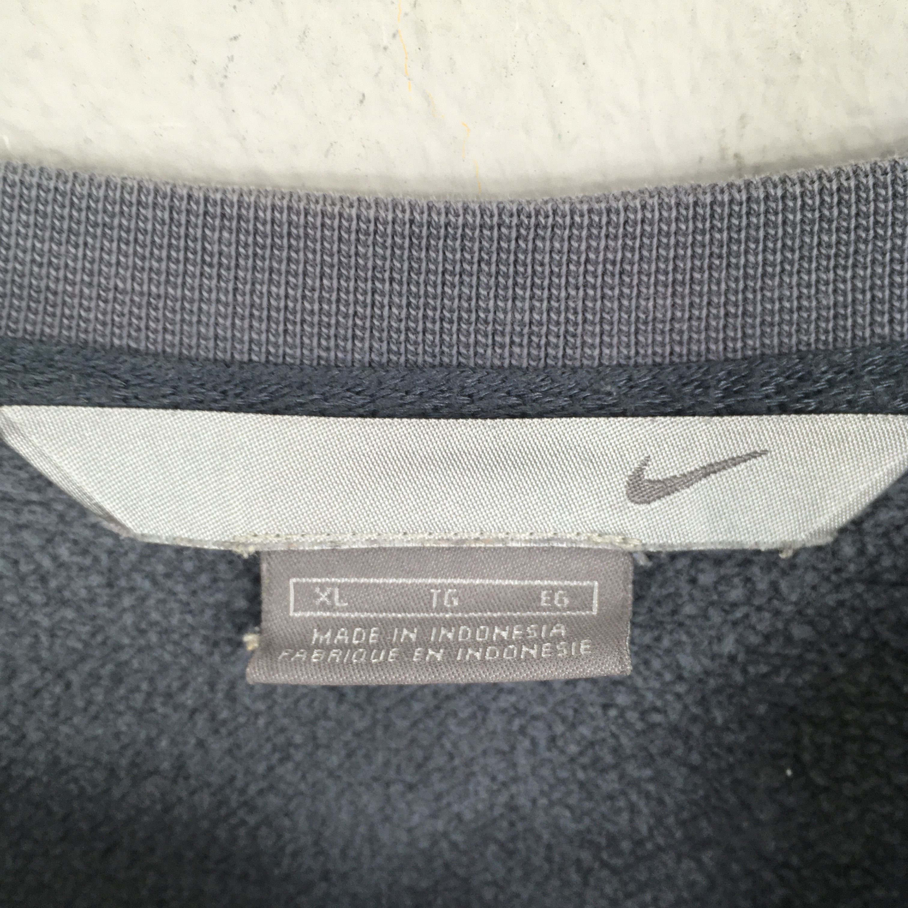 Nike Vintage Y2K Nike Swoosh Gray Sweatshirt XLarge Size US XL / EU 56 / 4 - 7 Thumbnail