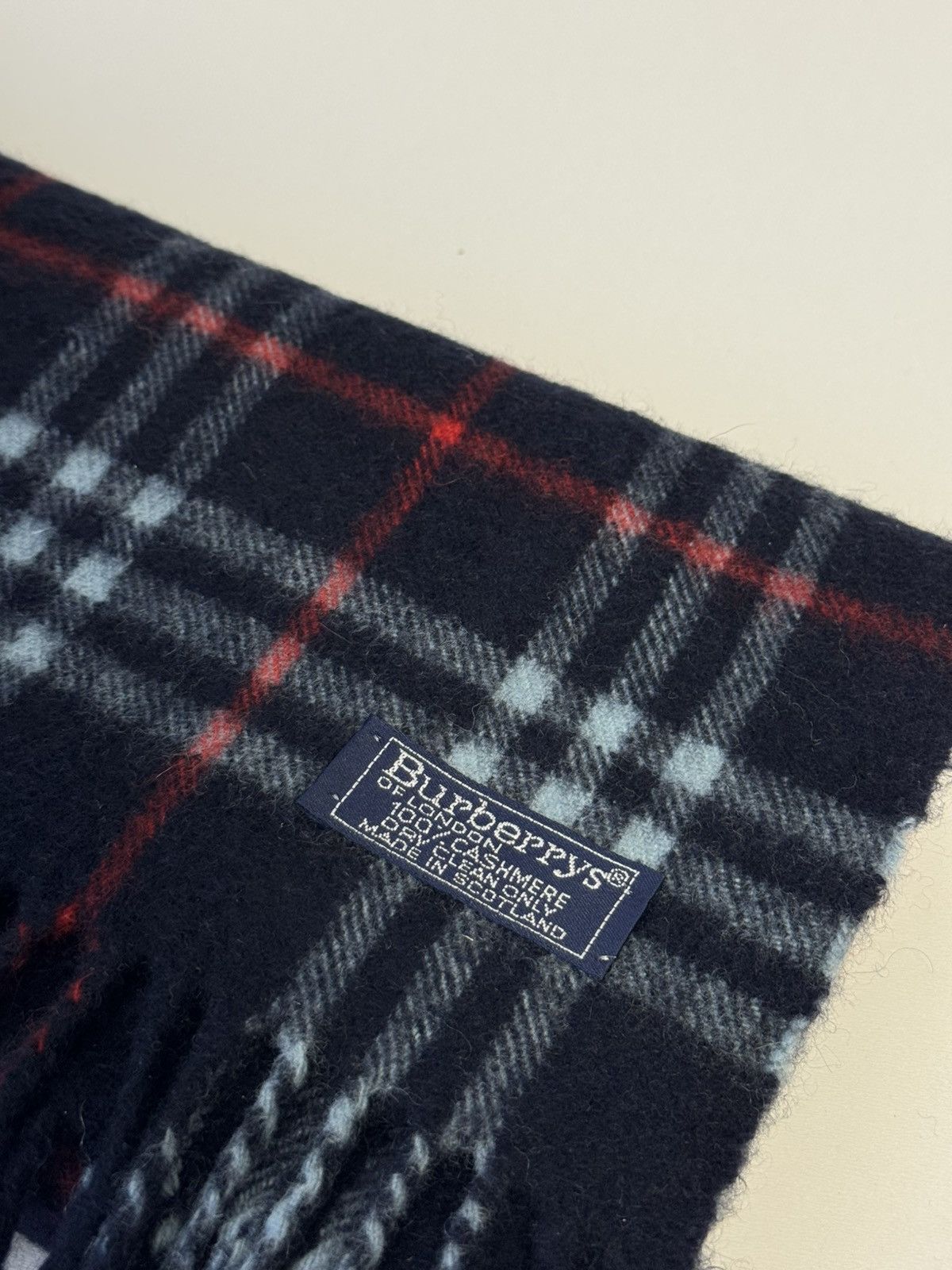 Burberry Burberry 100% Cashmere Scarf Nova Check Navy Fringe Luxury Size ONE SIZE - 3 Thumbnail