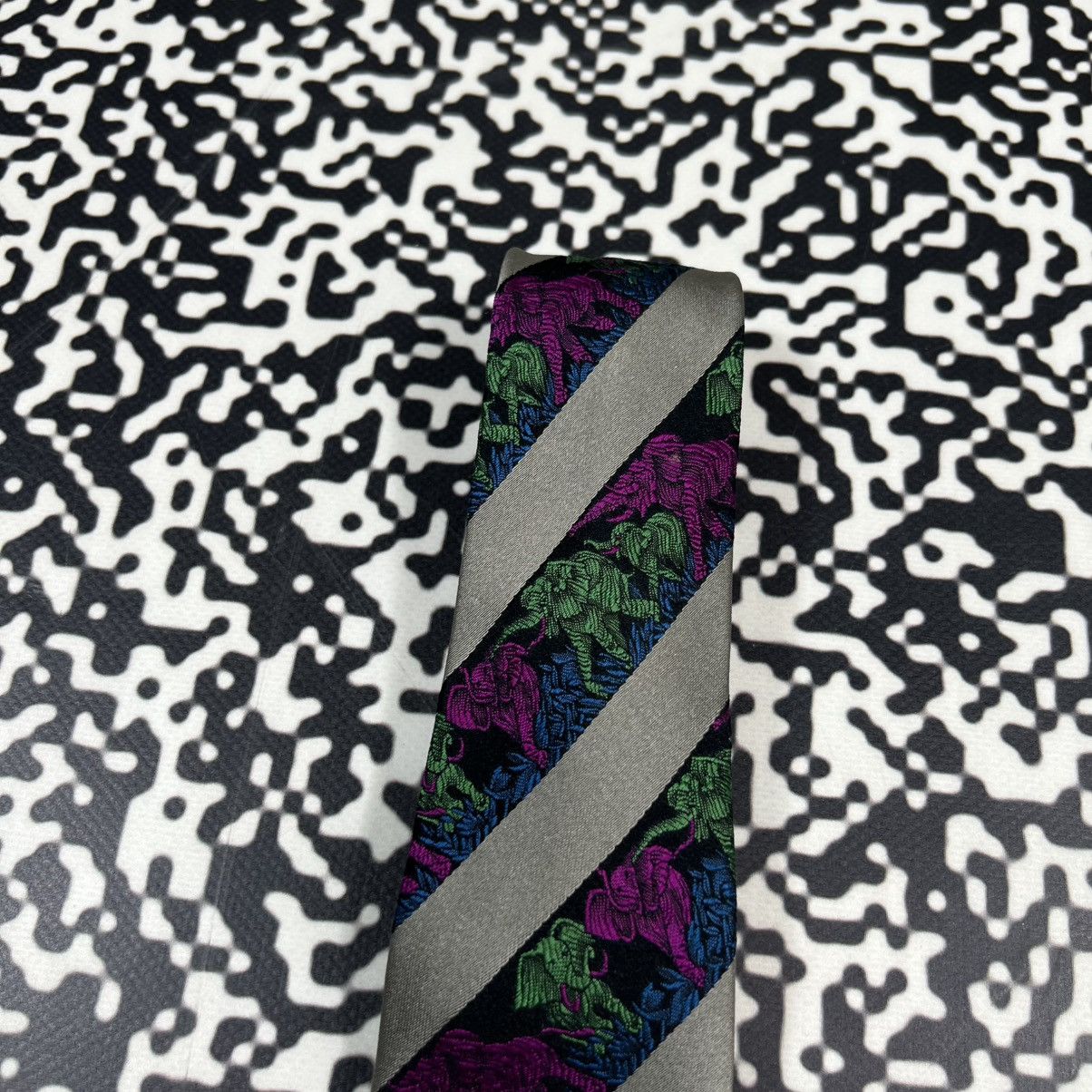 Hugo Boss Vintage 90s Hugo Boss Elephant Monogram Retro Silk Tie Size ONE SIZE - 4 Thumbnail
