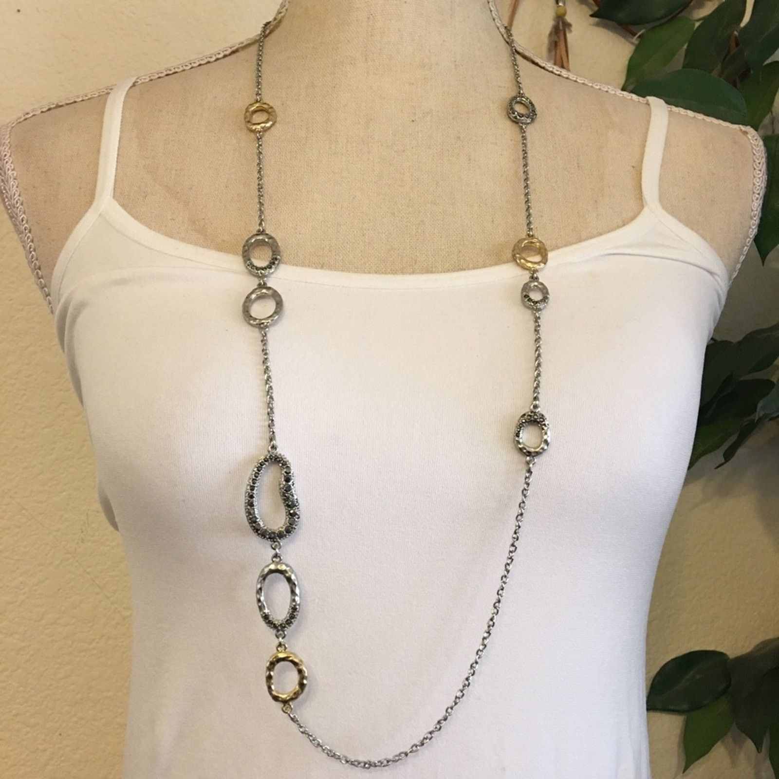 Jewelry Liz Claiborne hammered marcasite disc necklace Size ONE SIZE - 1 Thumbnail