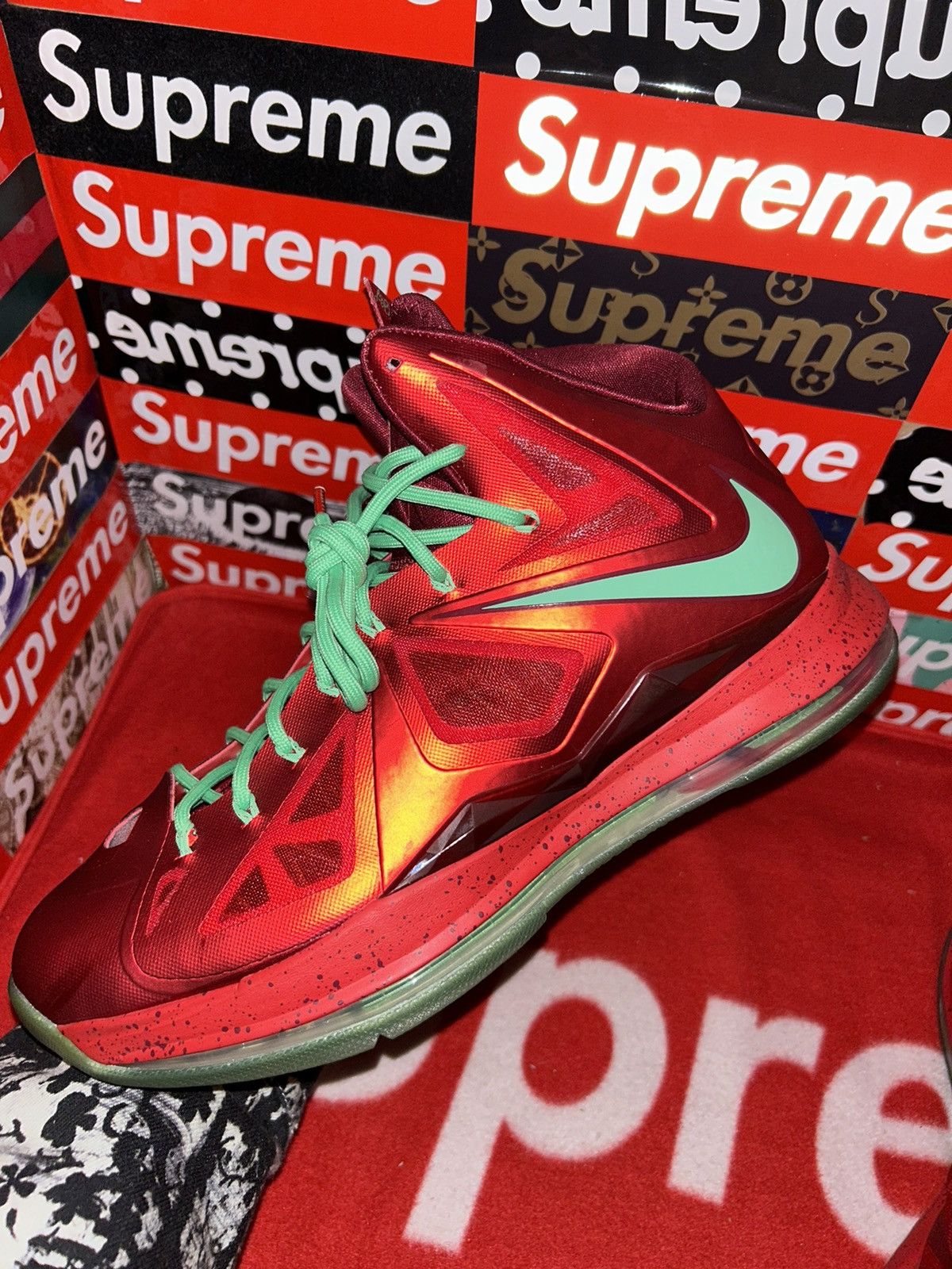 Nike Nike Lebron 10 Christmas 541100-600 size 12 NEW Lebron X Size US 12 / EU 45 - 6 Thumbnail