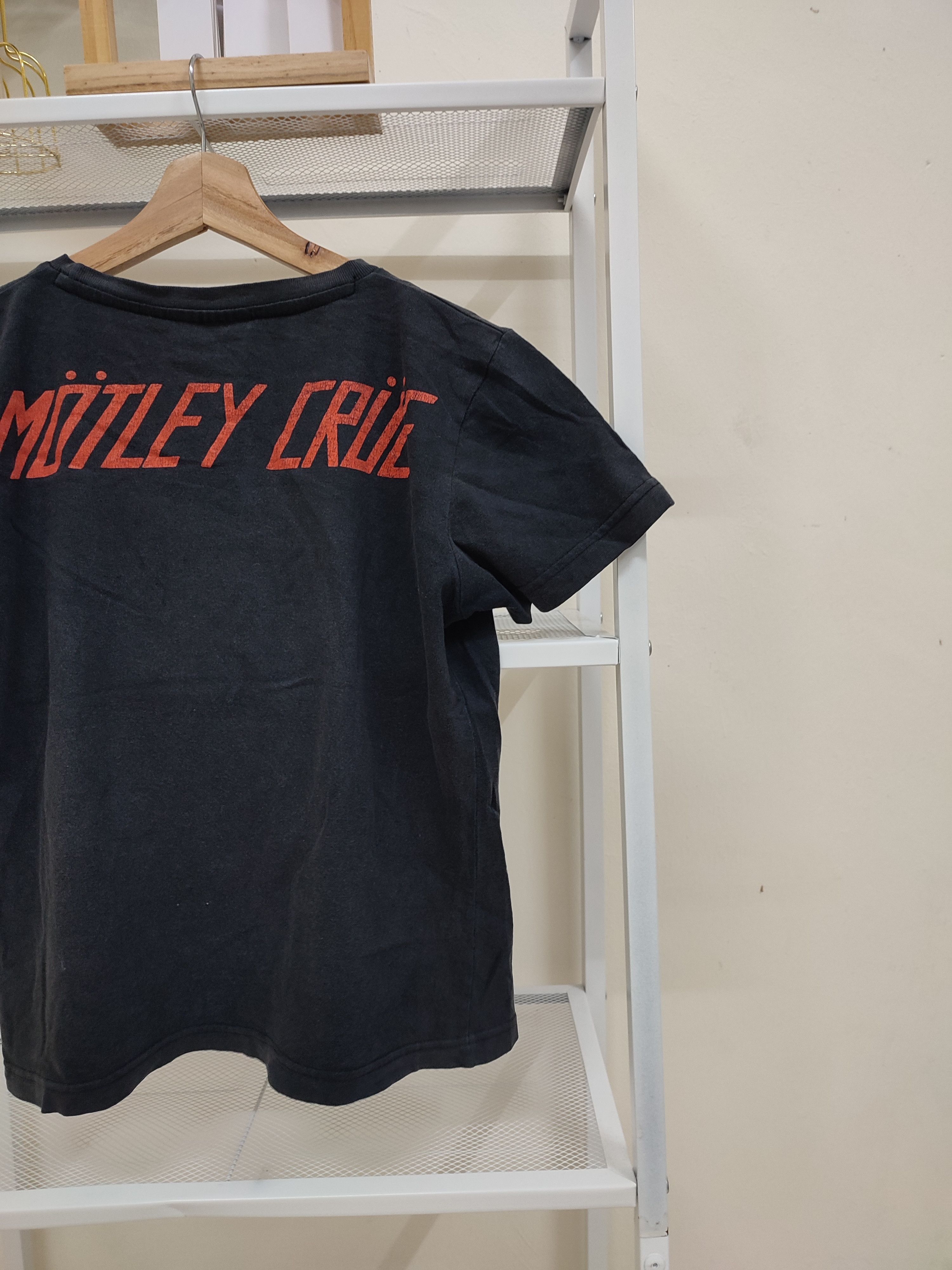 Band Tees 💥Trashed Vintage Y2K Motley Crue 2007 Crop Top Shirt Size US S / EU 44-46 / 1 - 7 Thumbnail