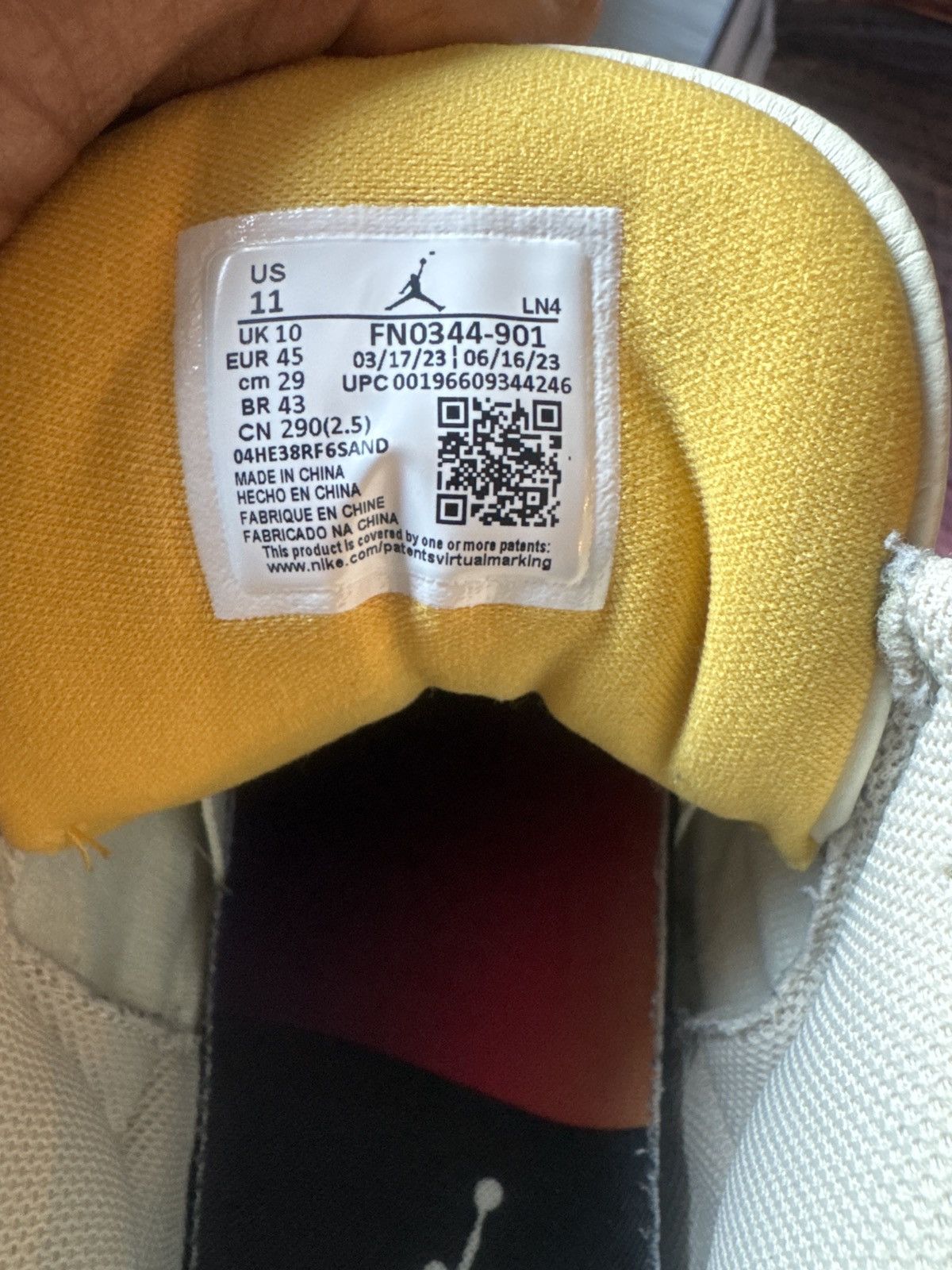 J Balvin × Jordan Brand Jordan 3 J Balvin Size US 11 / EU 44 - 8 Thumbnail