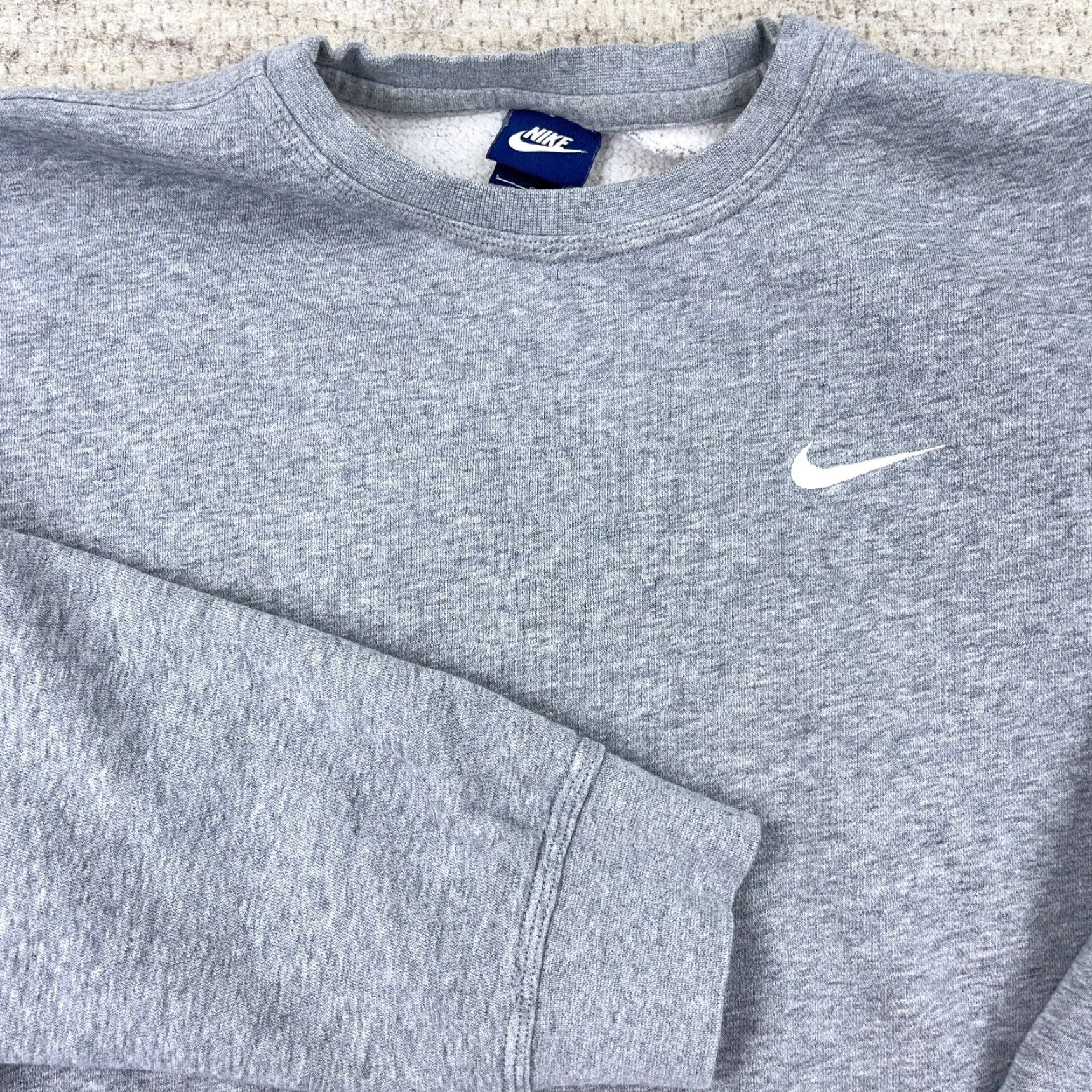 Nike Nike Sweatshirt Men Large Heather Gray Crewneck Sweater Mini Swoosh STAINS Size US L / EU 52-54 / 3 - 2 Thumbnail
