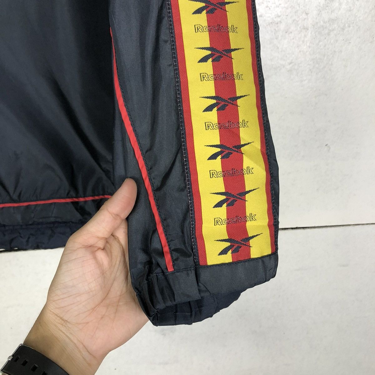 Japanese Brand 🔥VINTAGE ANORAK WINDBREAKER REEBOK BIG LOGO CENTRE LOGO Size US L / EU 52-54 / 3 - 12 Thumbnail
