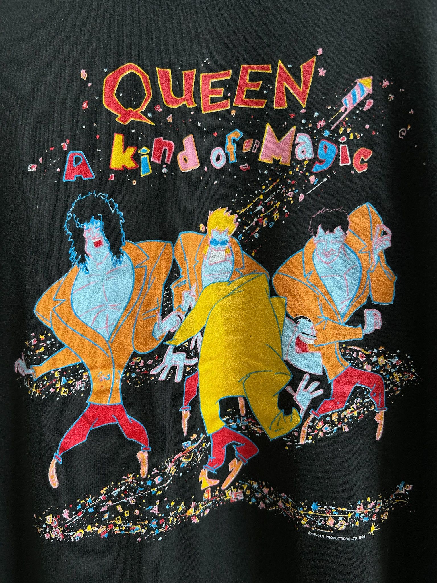 Band Tees Vintage 1986 Queen A Kind Of Magic The Magic Tour T-shirt Size US M / EU 48-50 / 2 - 5 Thumbnail